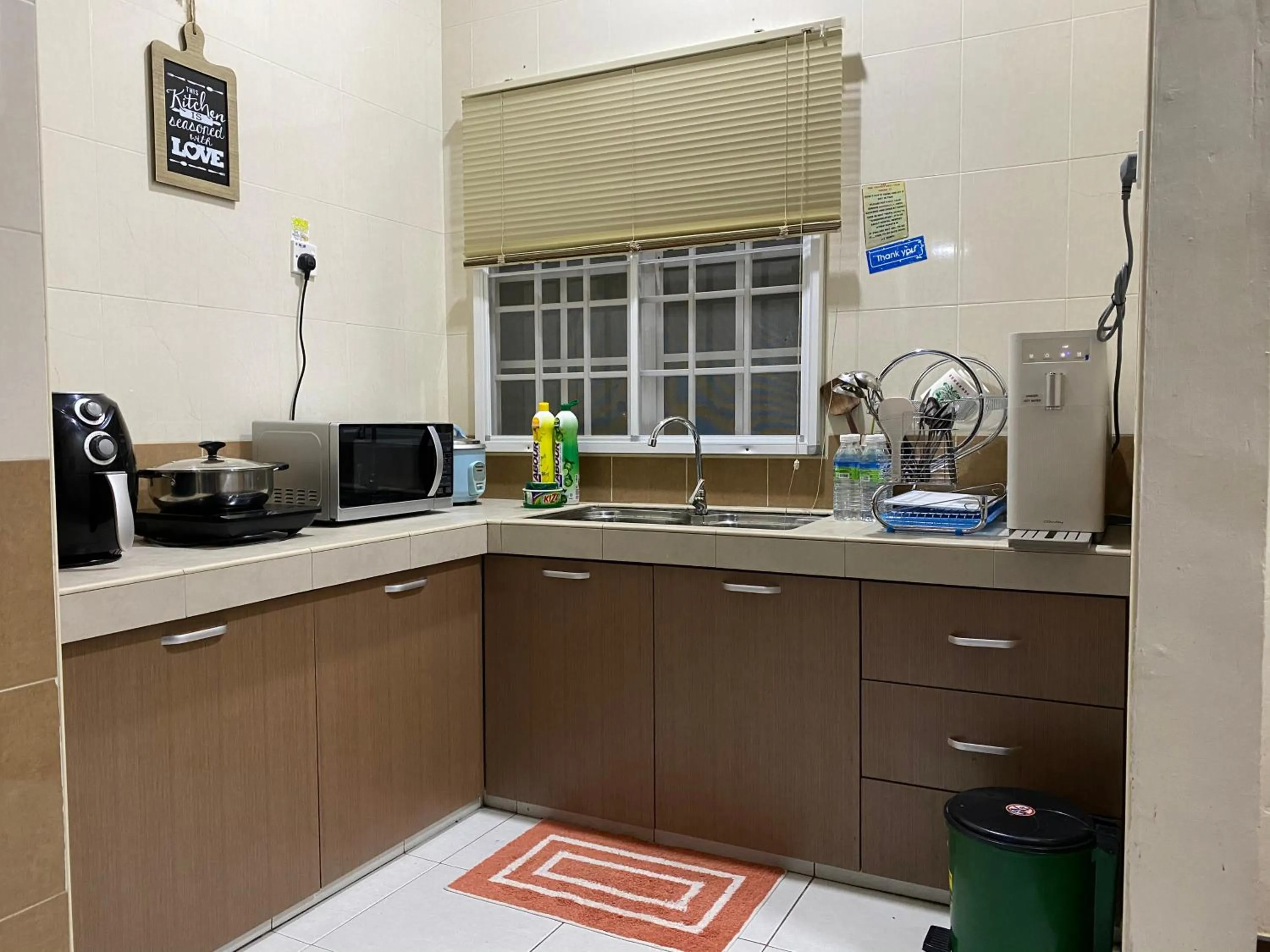 Kitchen or kitchenette in EagleNest at Iris House Resort