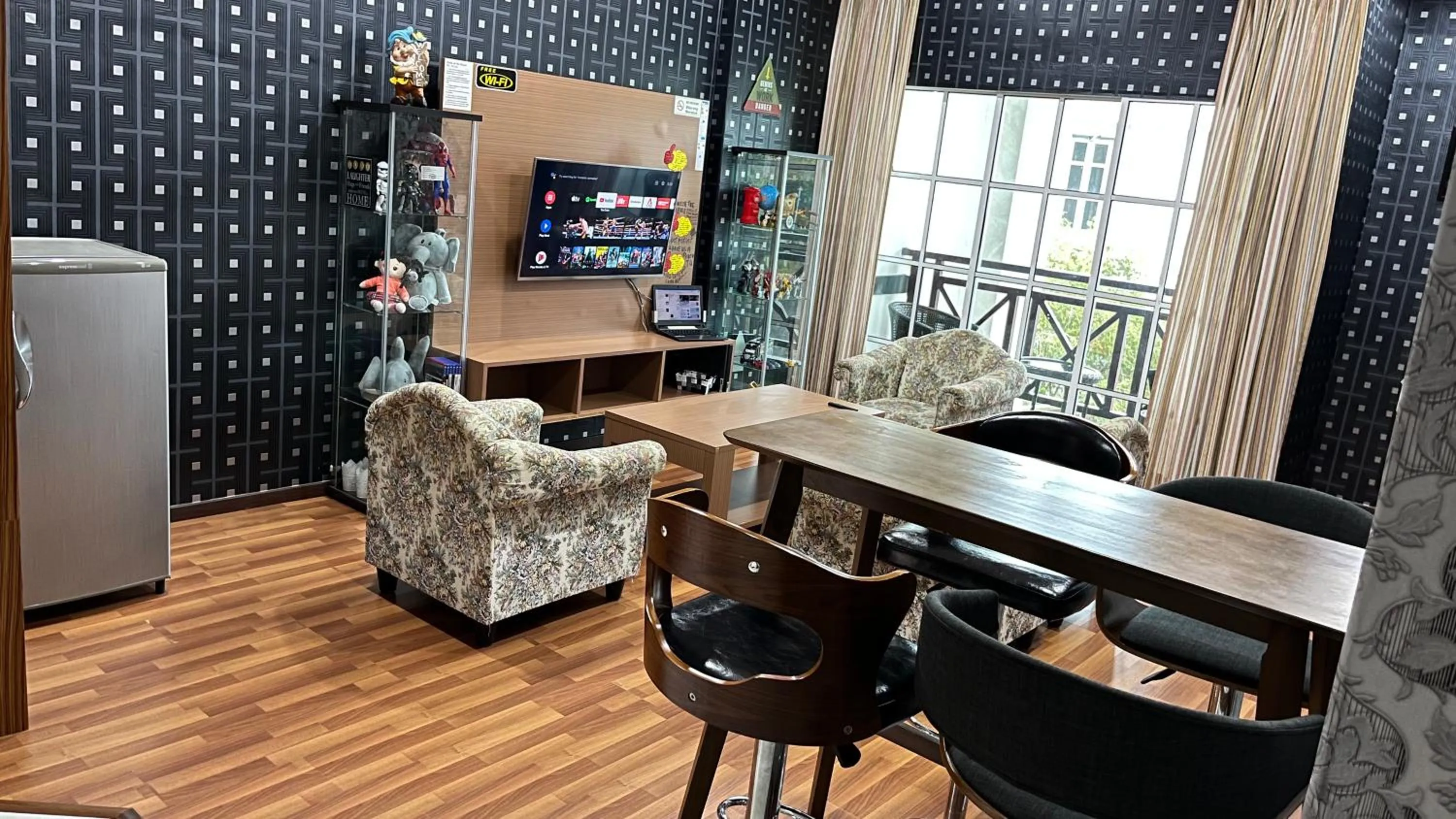 Living room in EagleNest at Iris House Resort