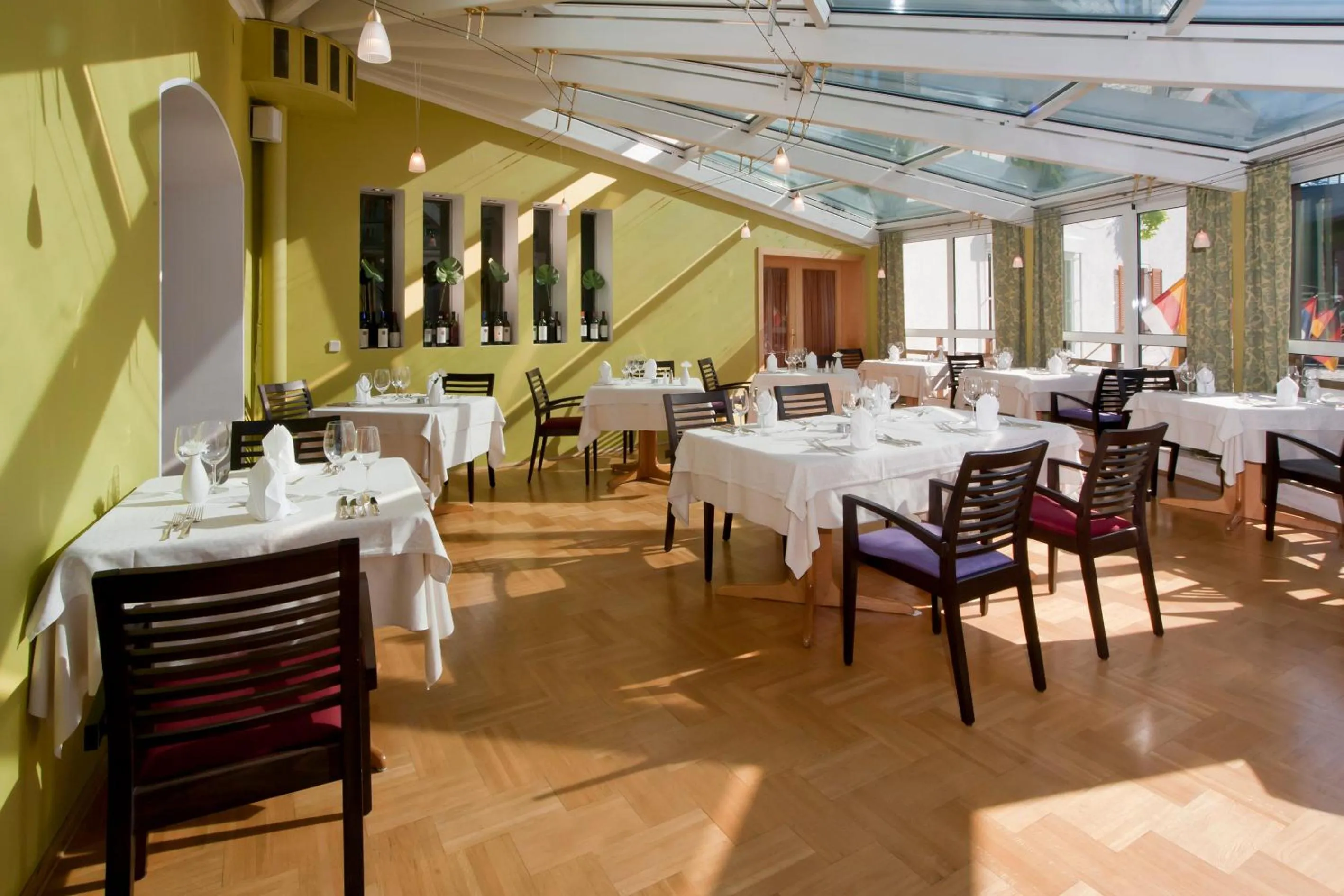 Restaurant/places to eat in Seehotel Engstler