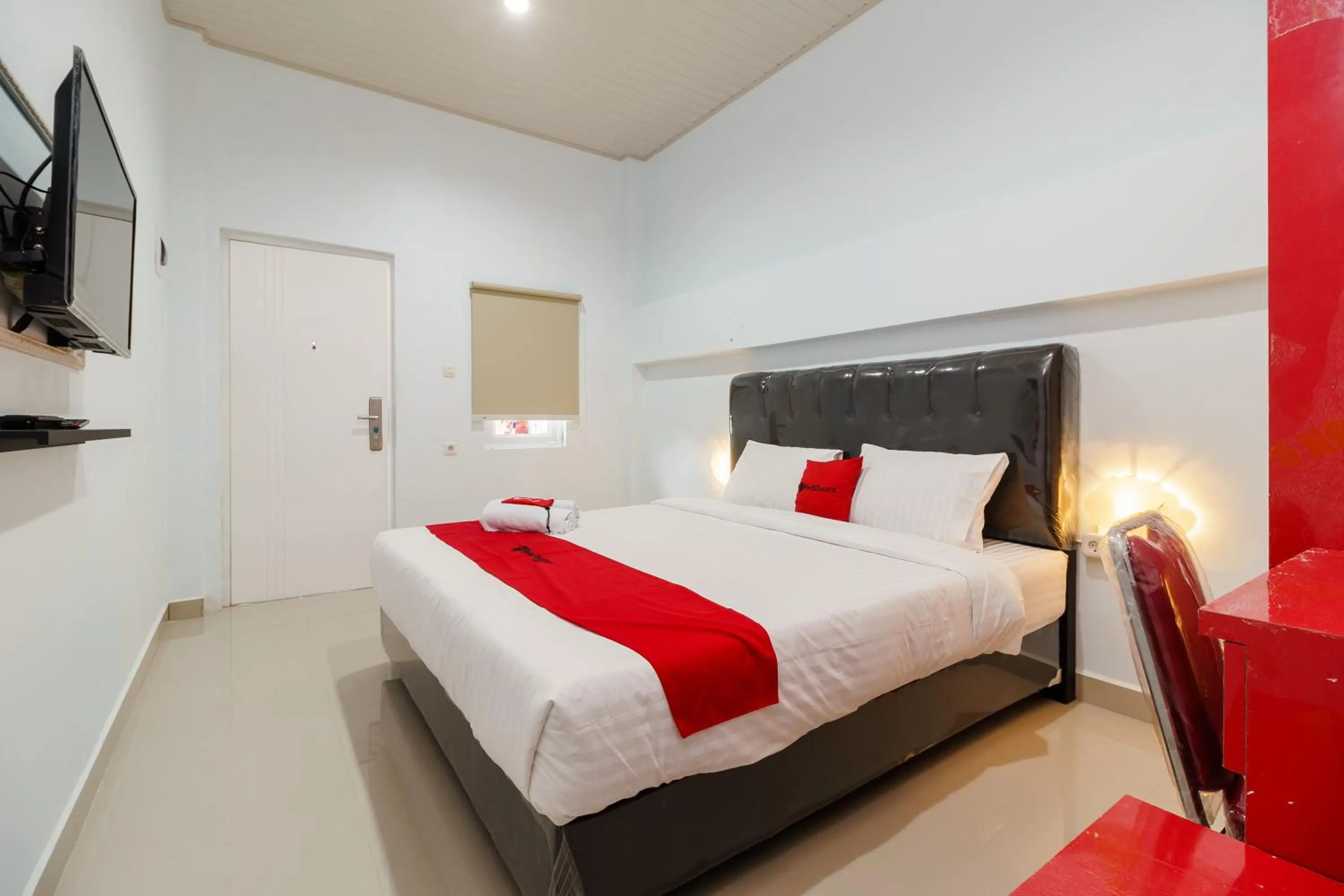 Bedroom, Bed in RedDoorz Plus near Palembang Icon Mall 2