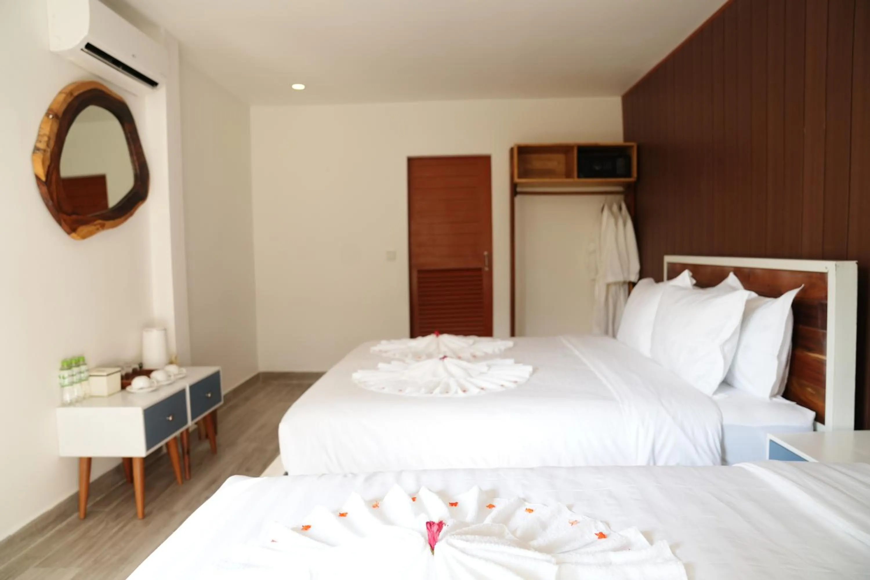 Photo of the whole room, Bed in Bodega Resort