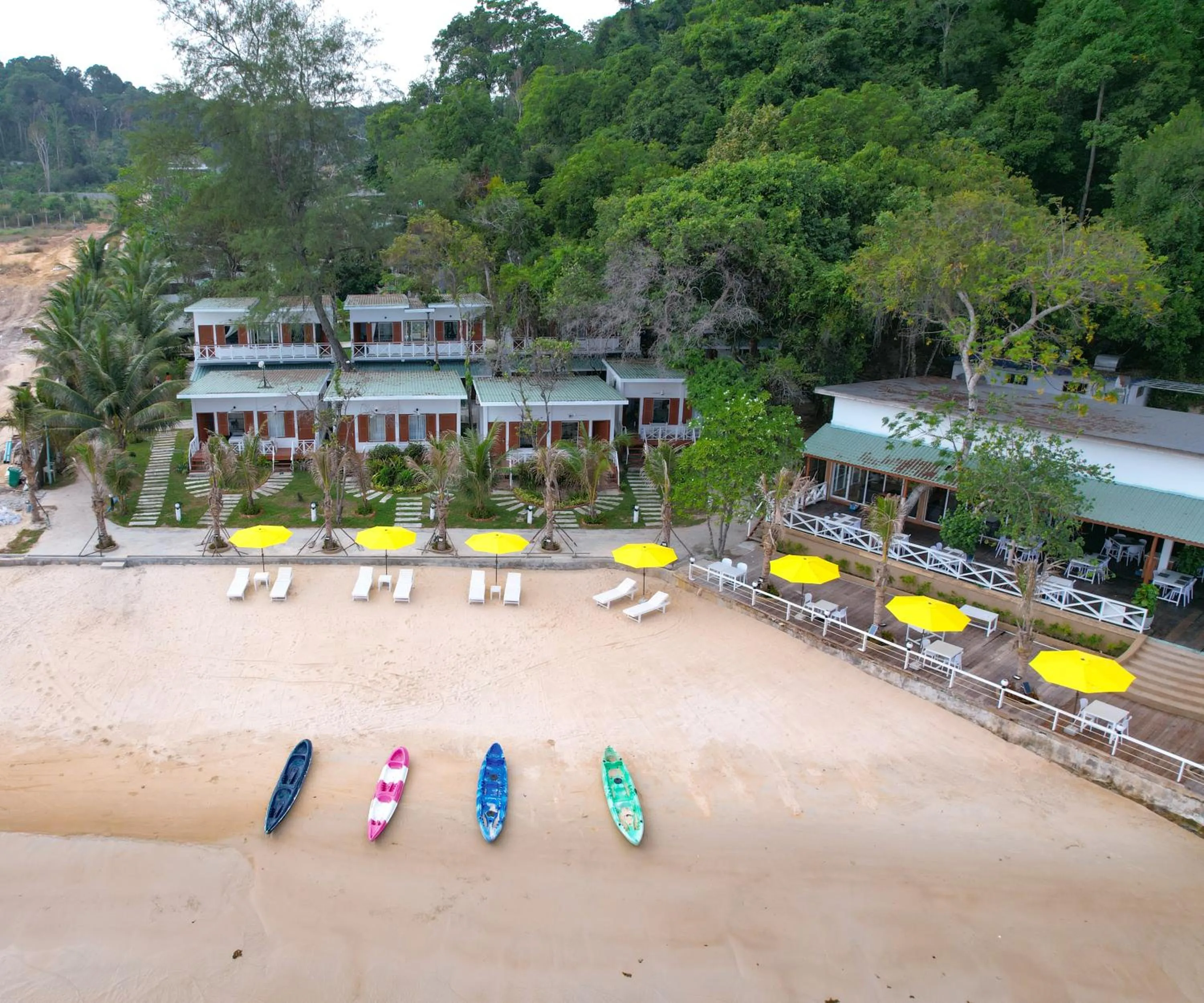 Natural landscape in One Beach Resort by EHM