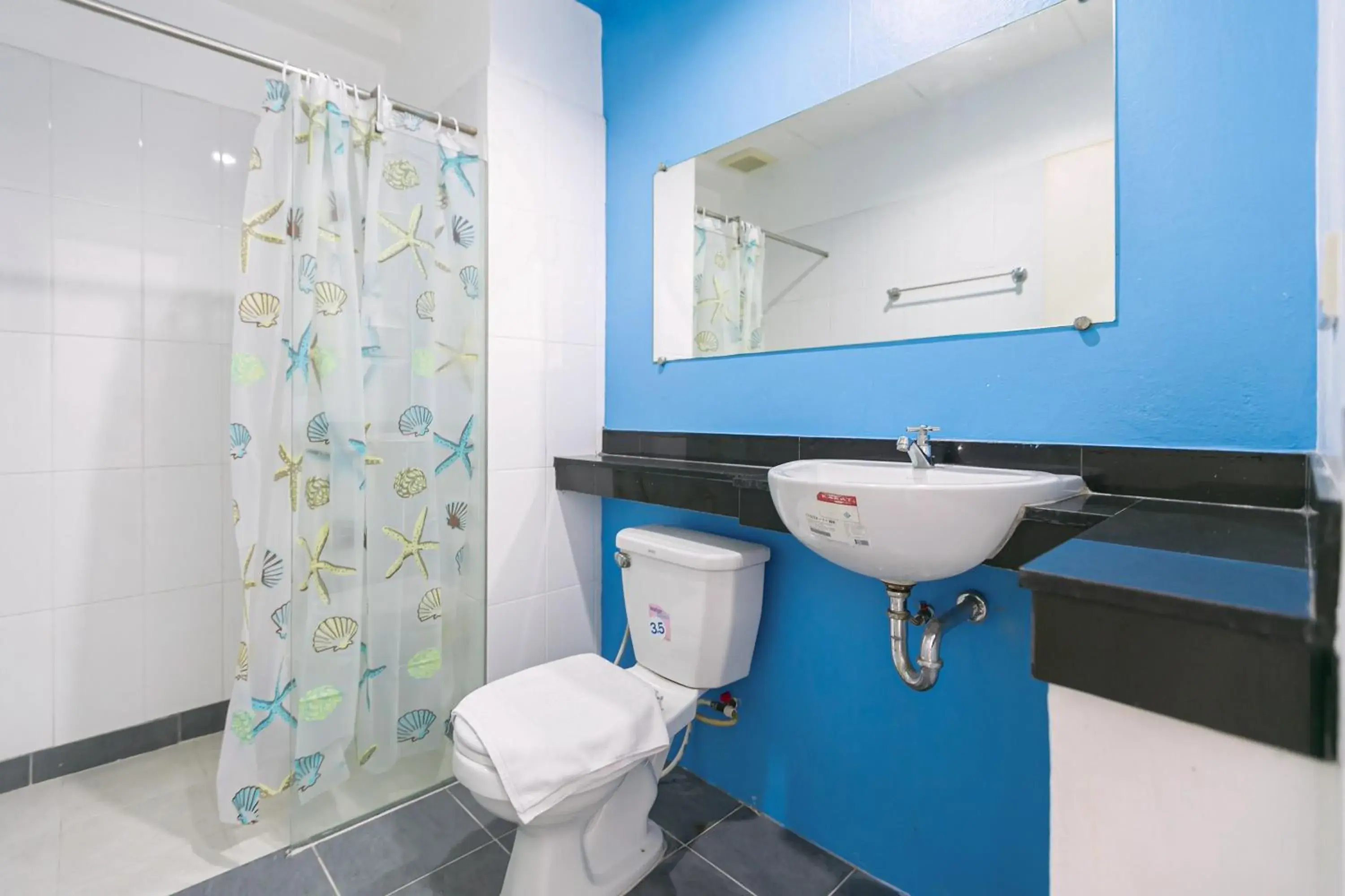 Bathroom in Ruan Plaisoi Apartment