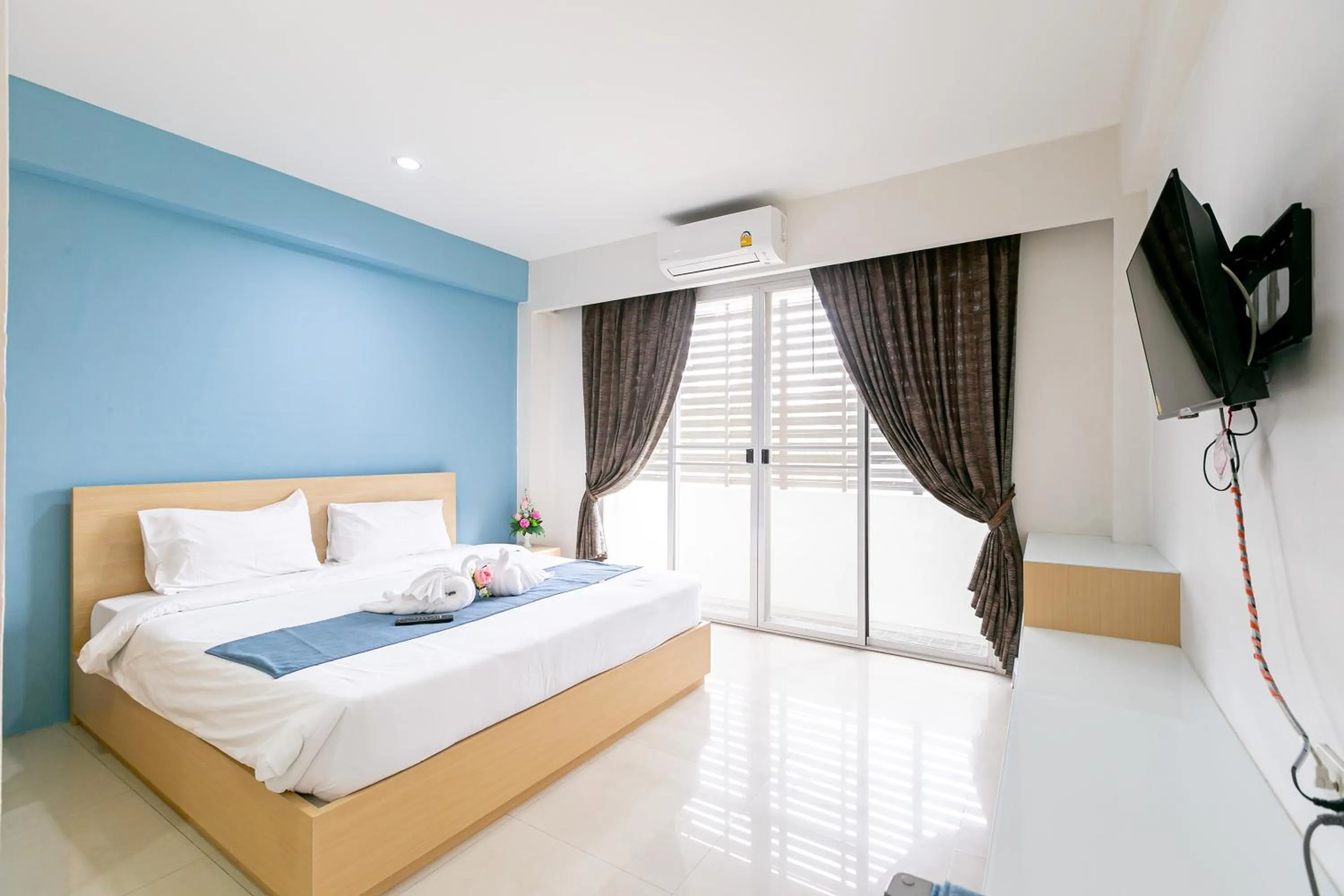 Bed in Ruan Plaisoi Apartment