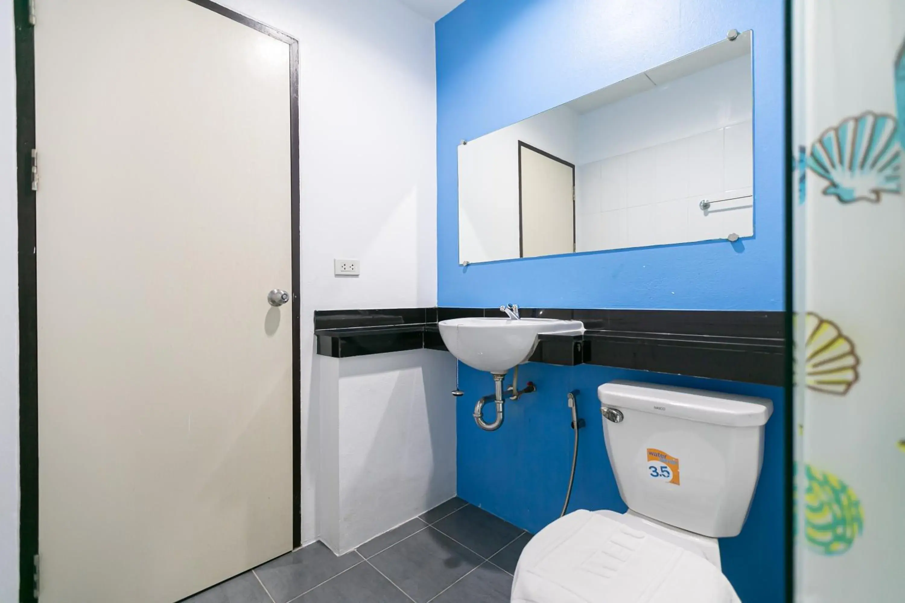 Bathroom in Ruan Plaisoi Apartment