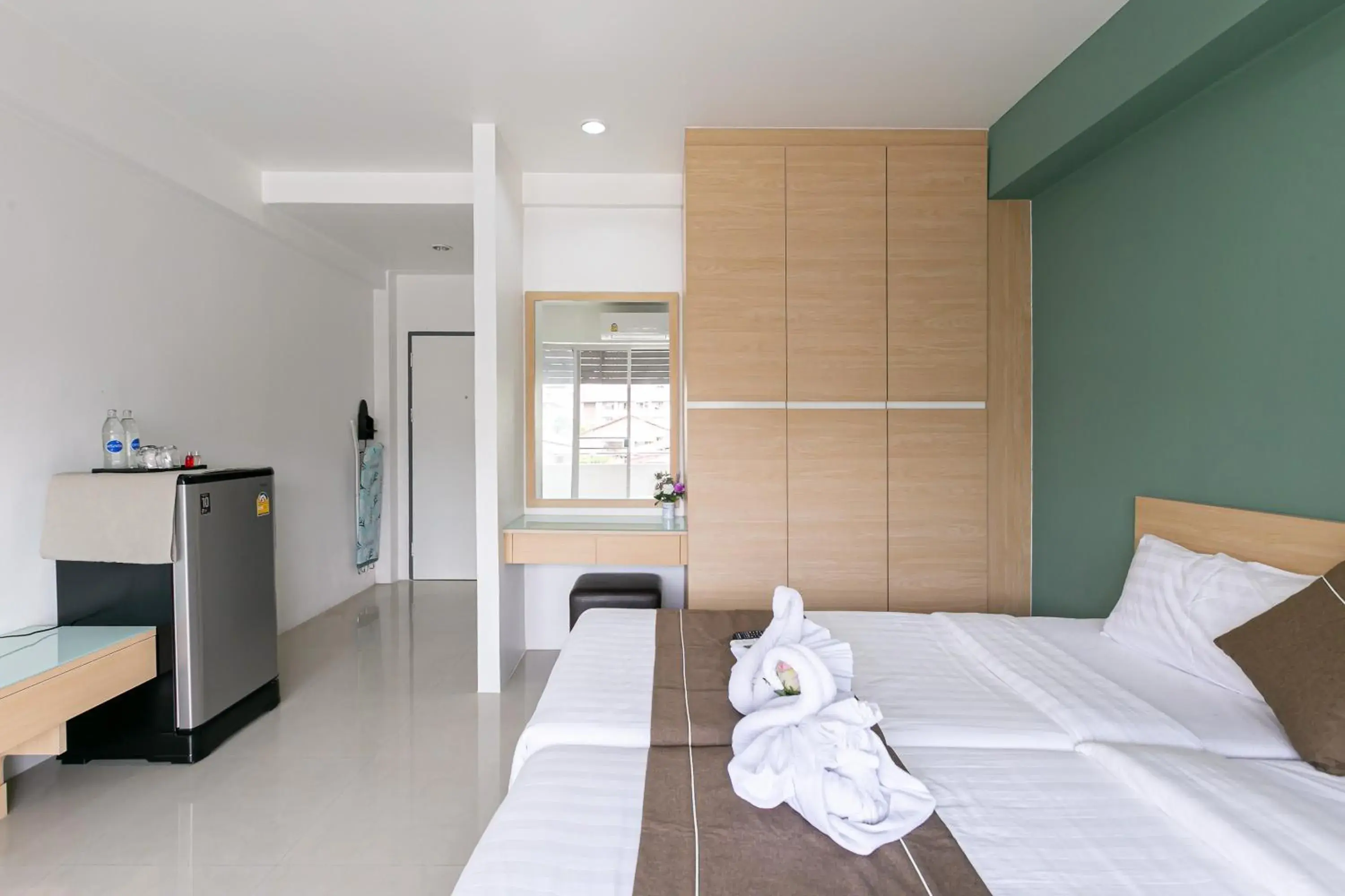 Bedroom, Bed in Ruan Plaisoi Apartment