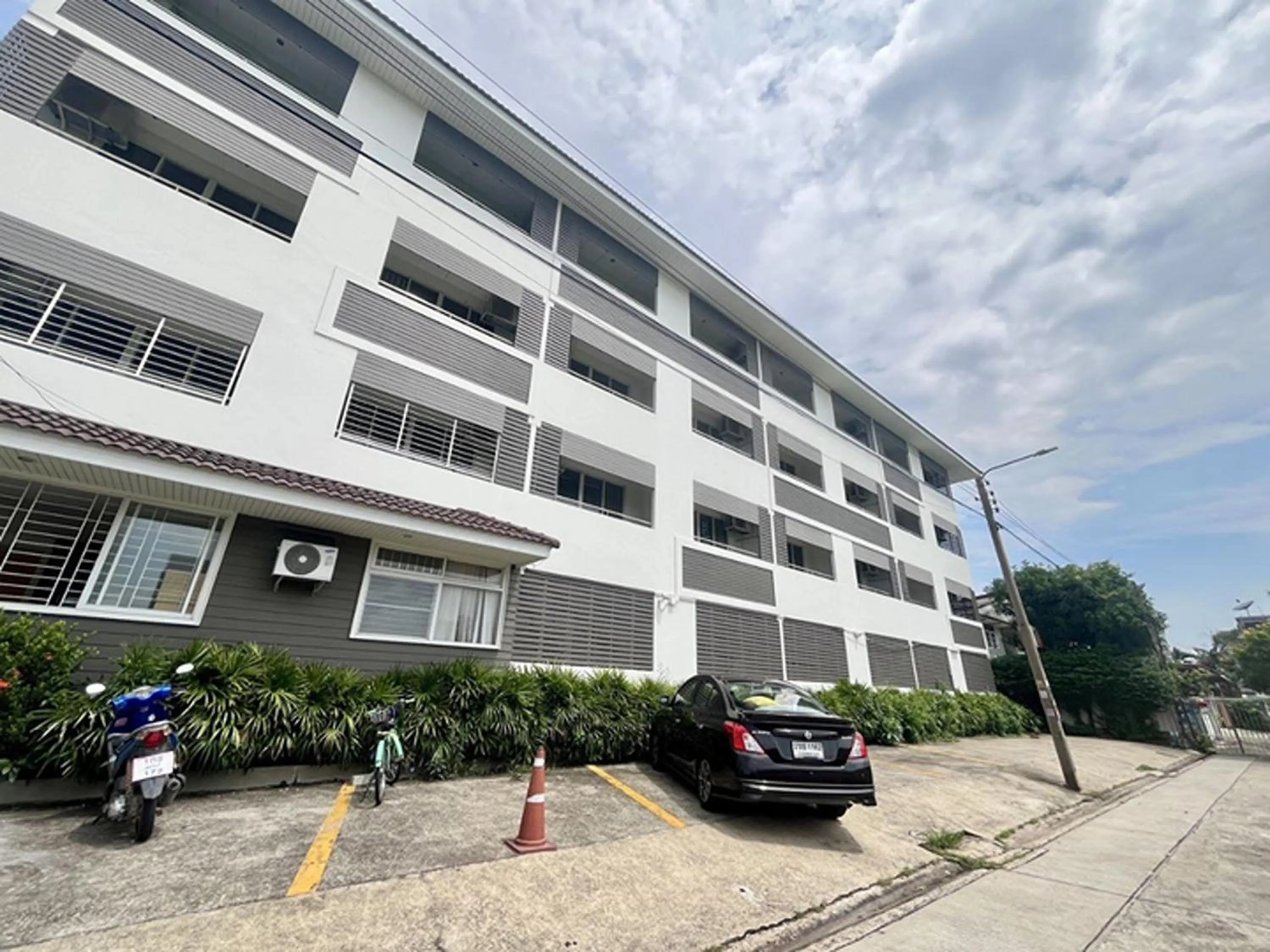 Property building in Ruan Plaisoi Apartment