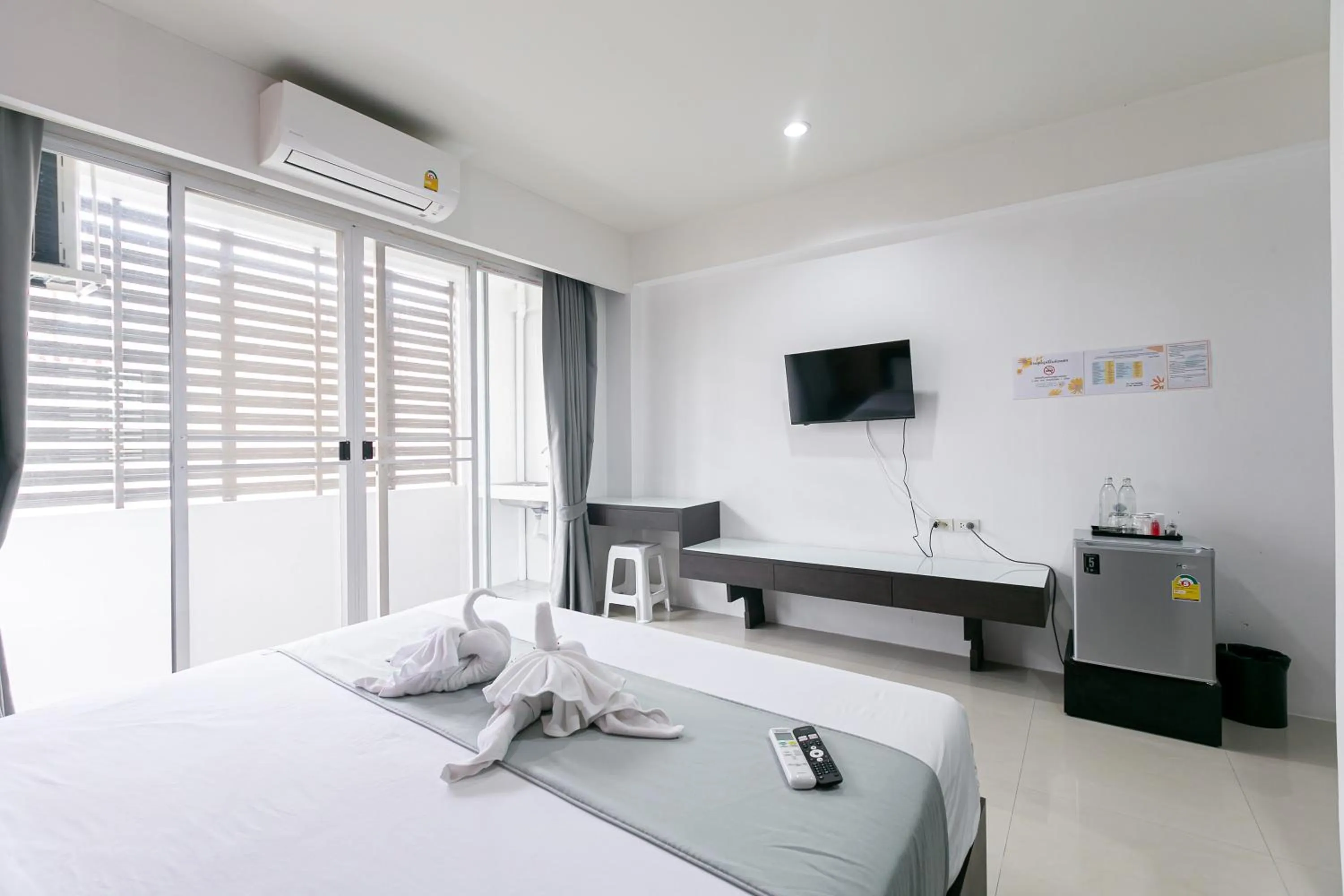 Bedroom, Bed in Ruan Plaisoi Apartment