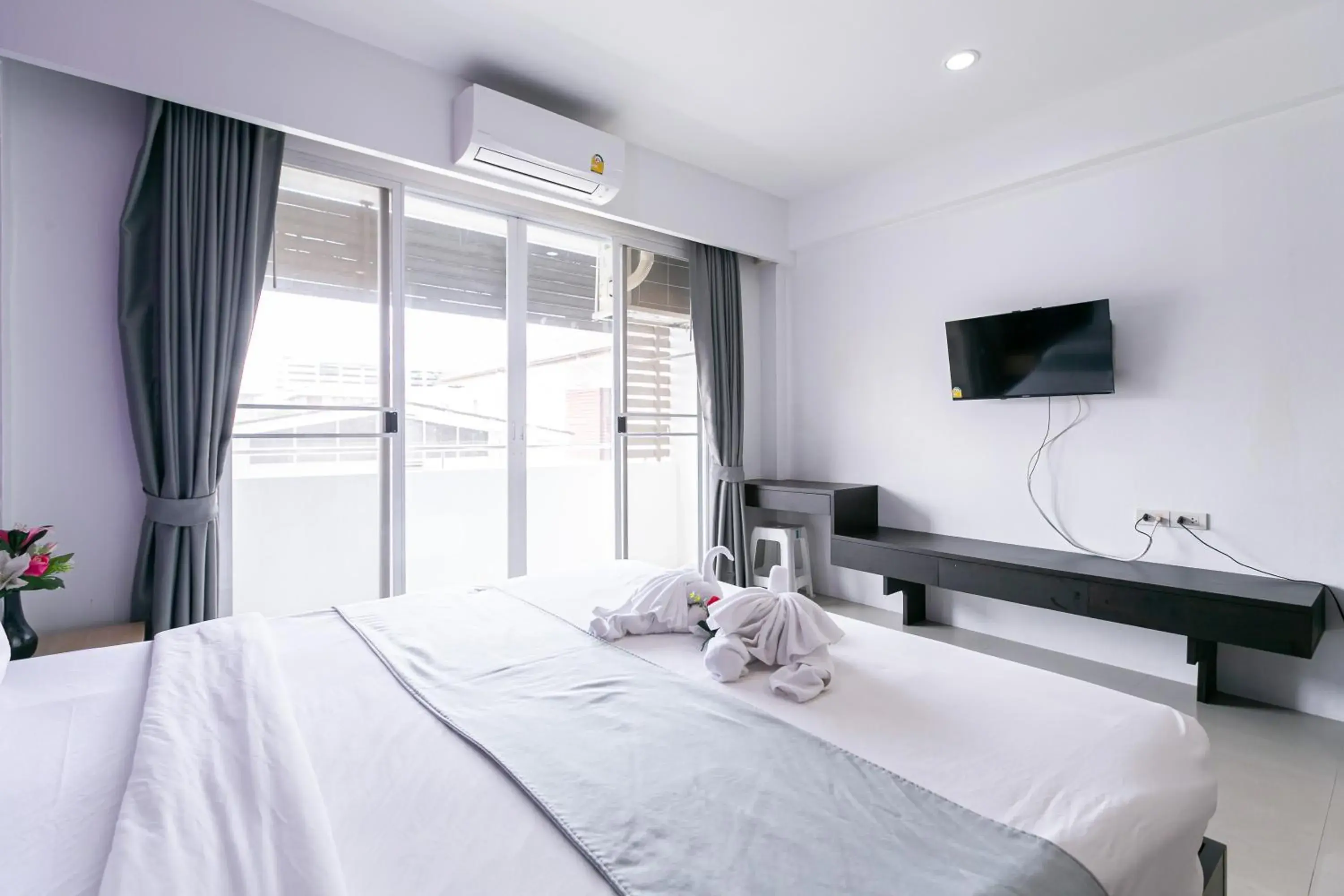 Bed in Ruan Plaisoi Apartment