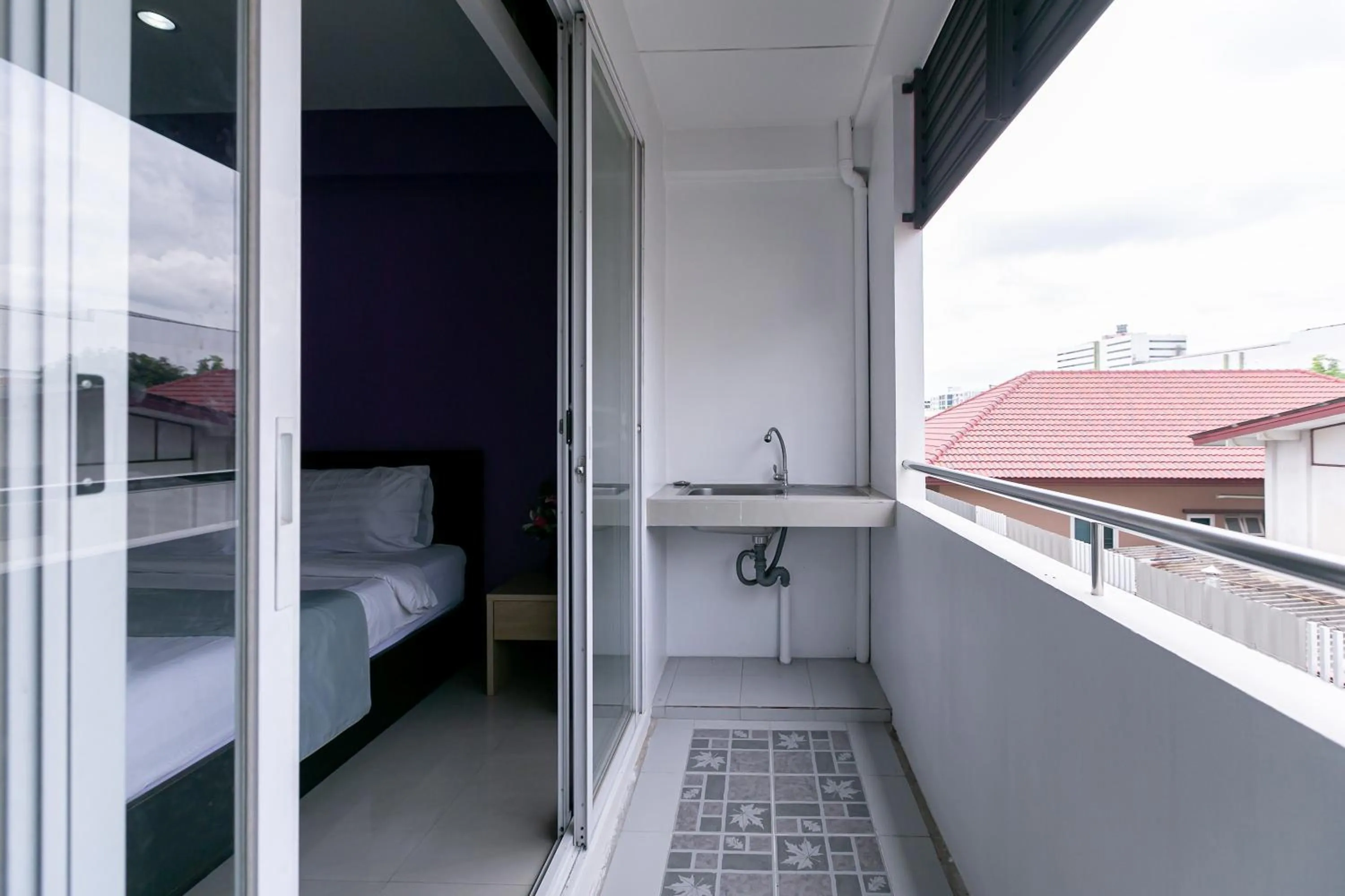 Bedroom, Bed in Ruan Plaisoi Apartment