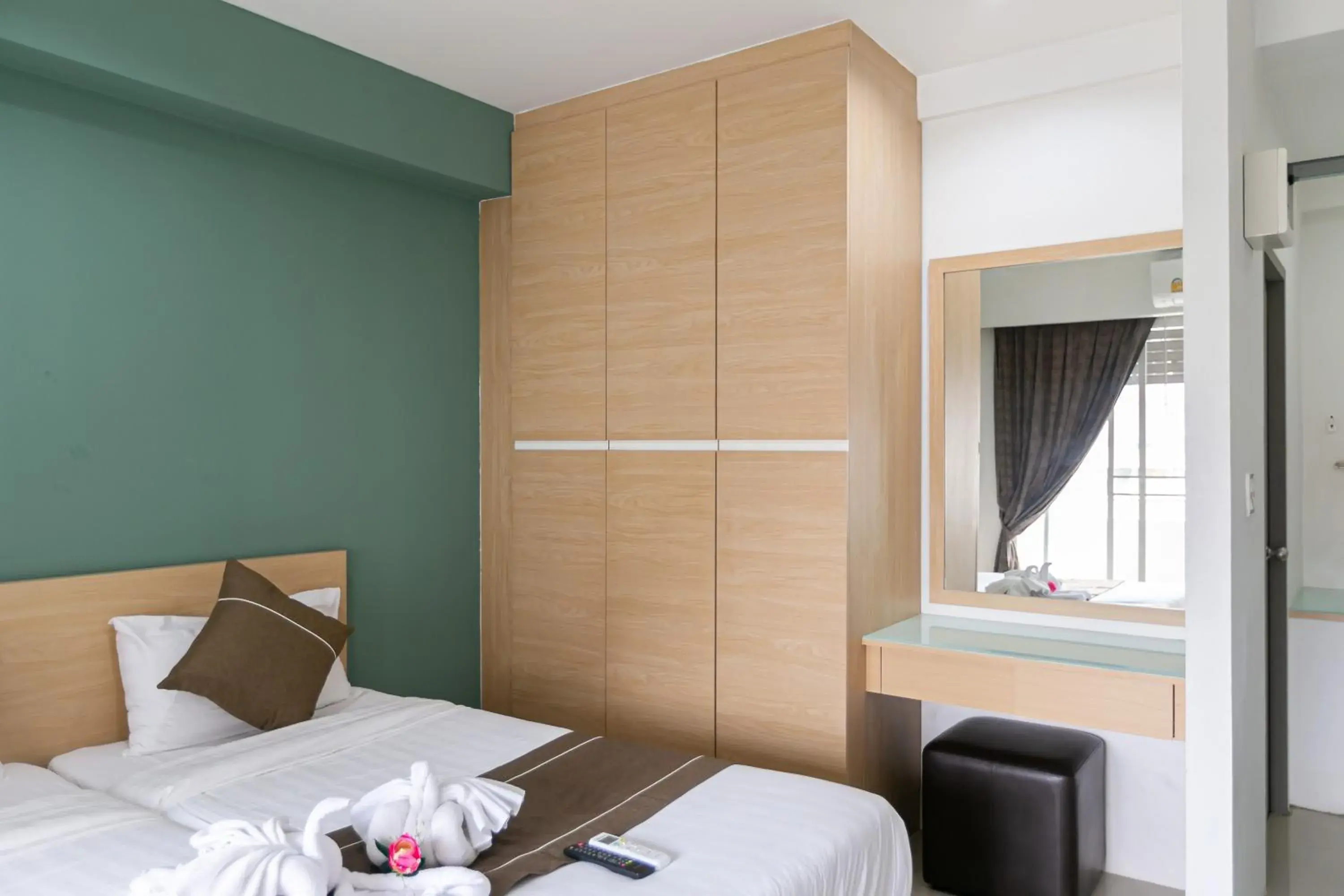 Bedroom, Bed in Ruan Plaisoi Apartment