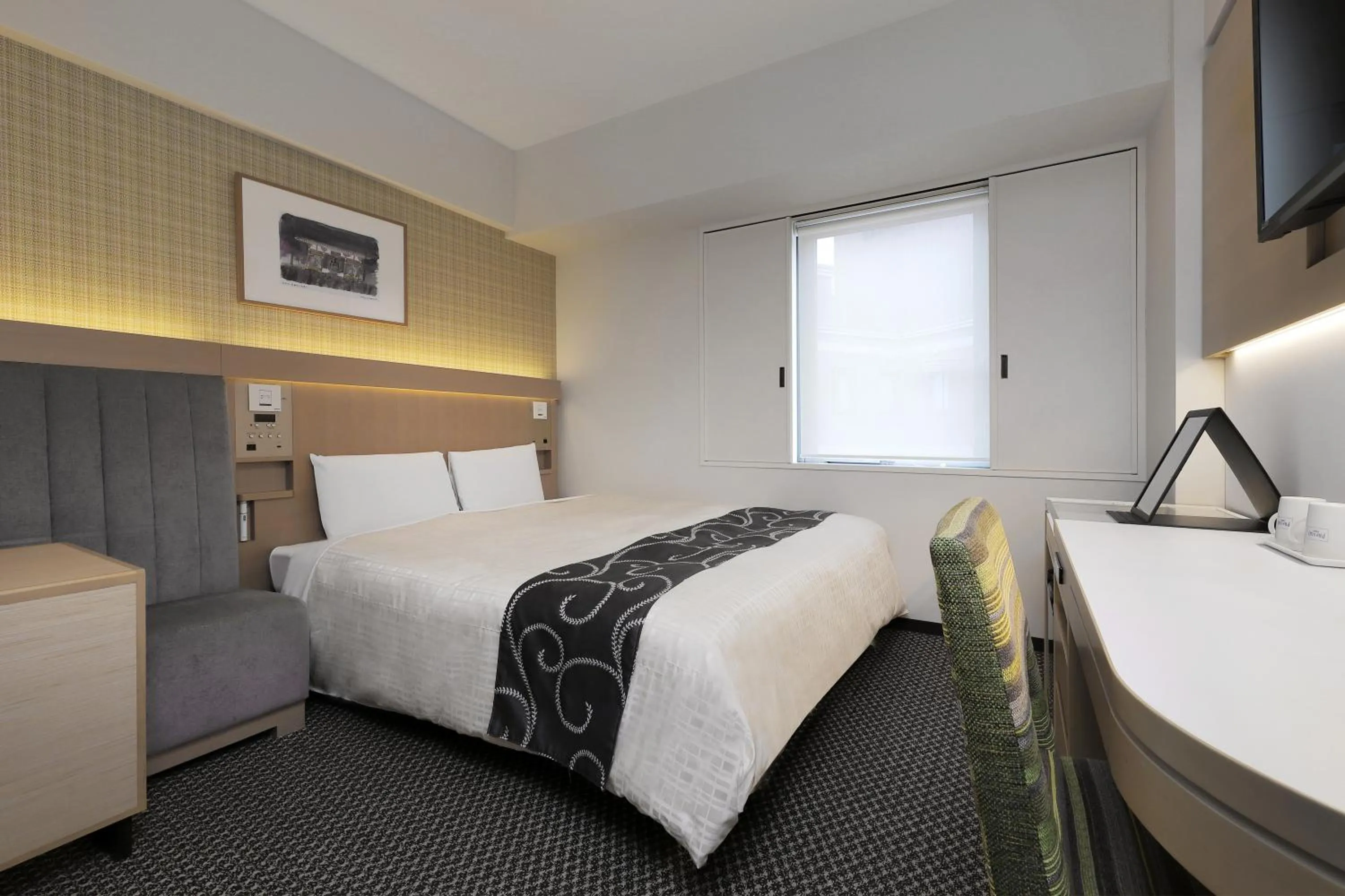 Bed in Keio Presso Inn Nihonbashi Kayabacho