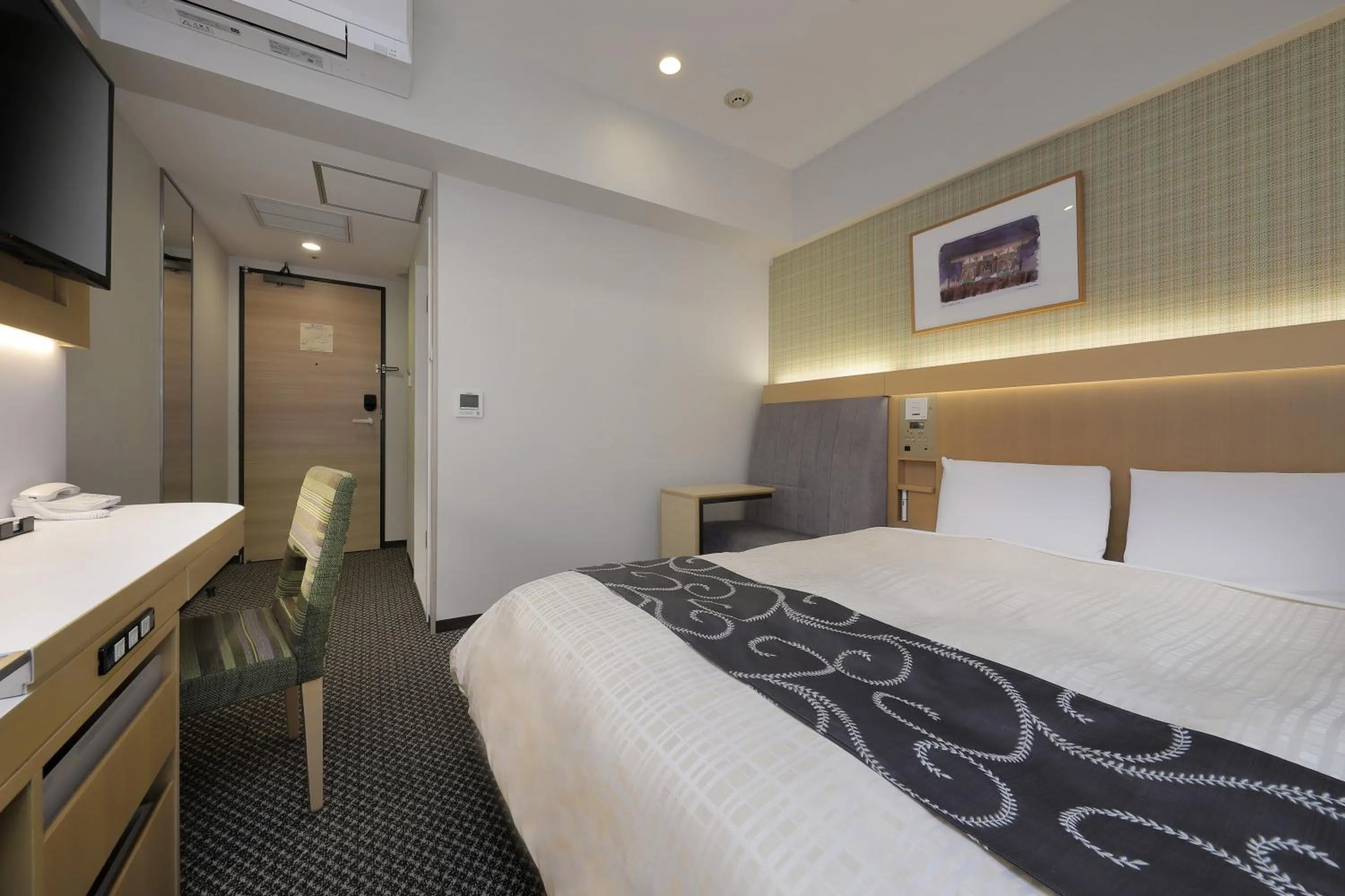 Bed in Keio Presso Inn Nihonbashi Kayabacho