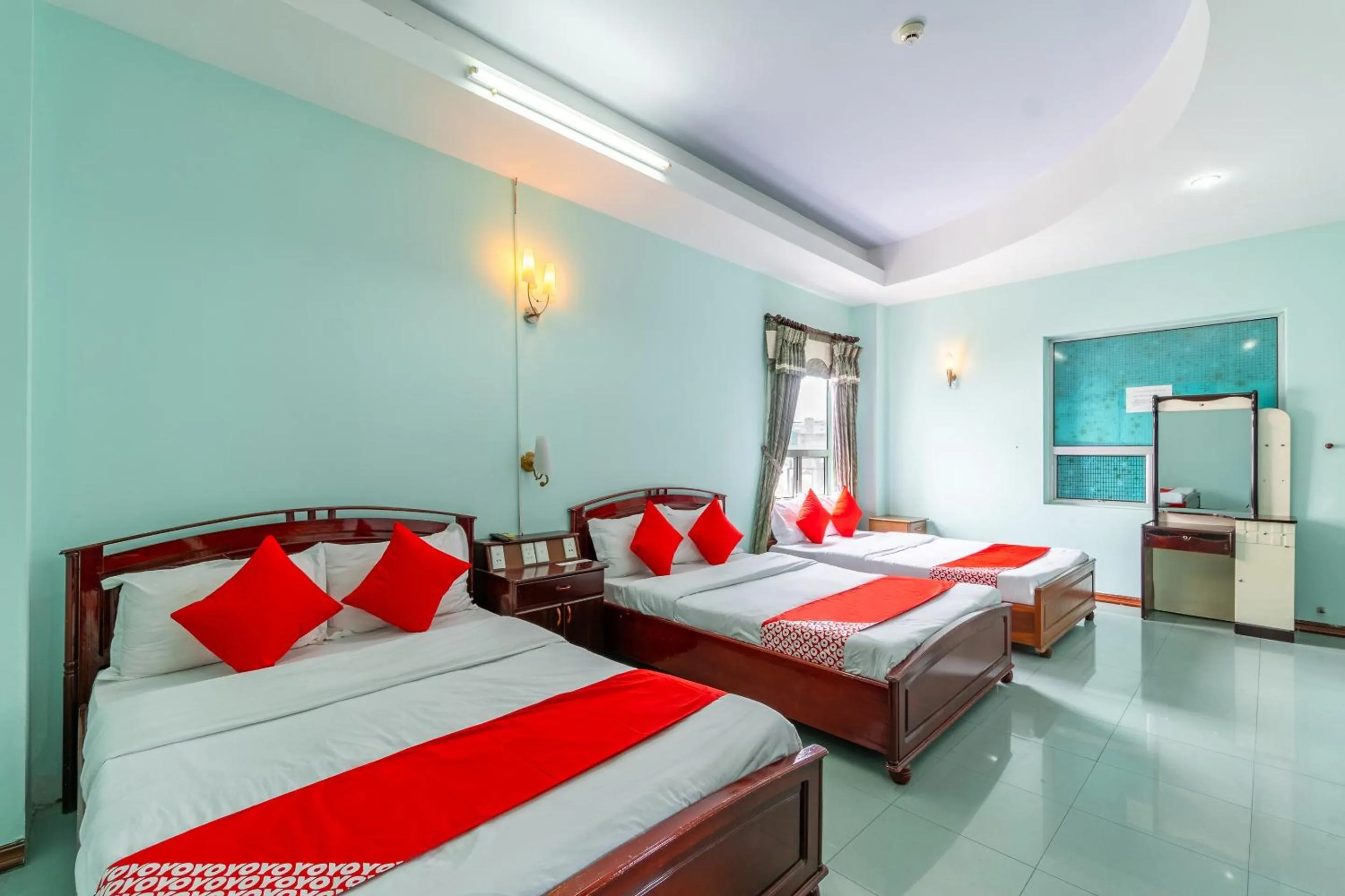 Bedroom, Bed in Super OYO 266 Golden Gate