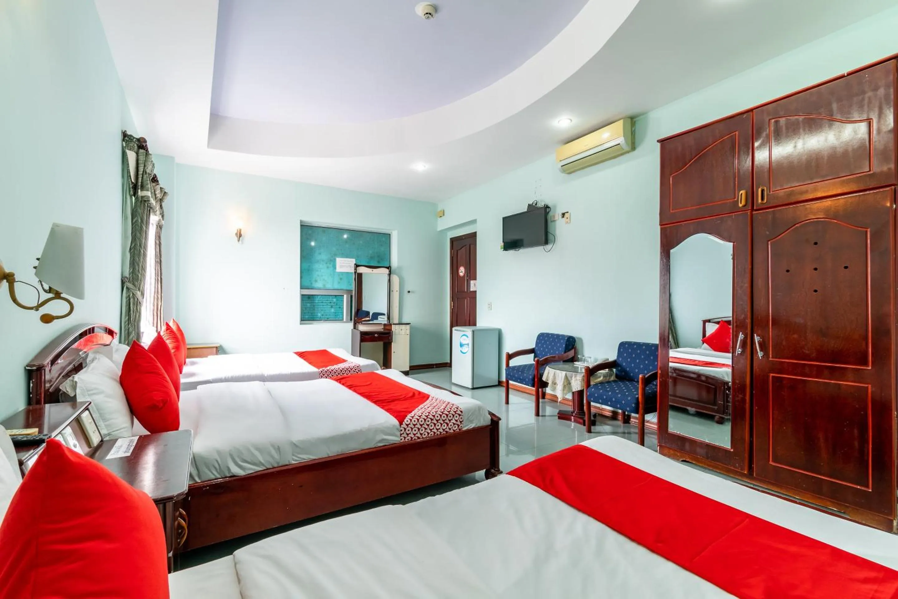 Bedroom, Bed in Super OYO 266 Golden Gate