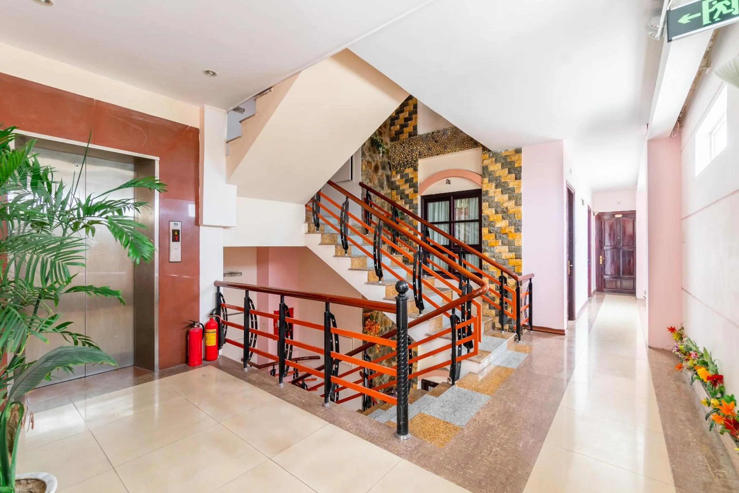 Lobby or reception in Super OYO 266 Golden Gate