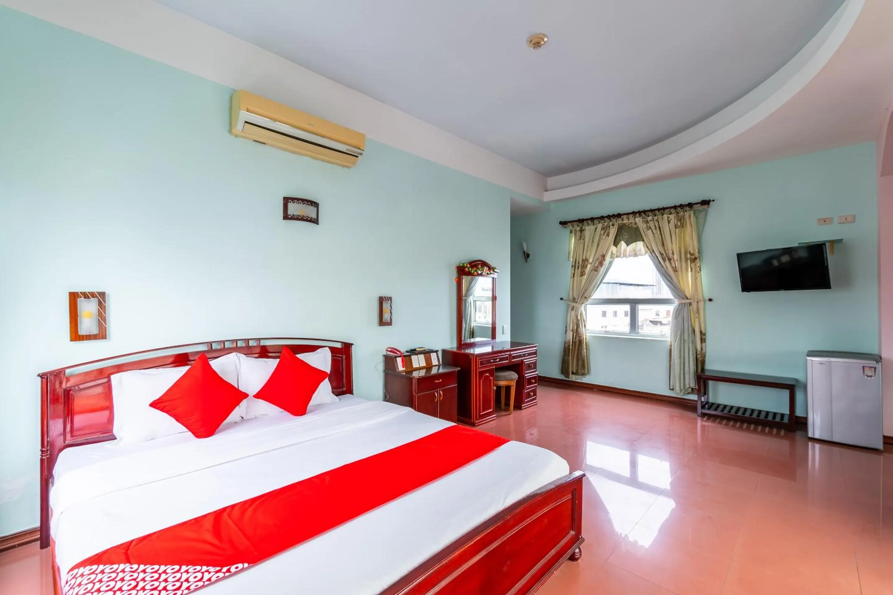 Bedroom, Bed in Super OYO 266 Golden Gate