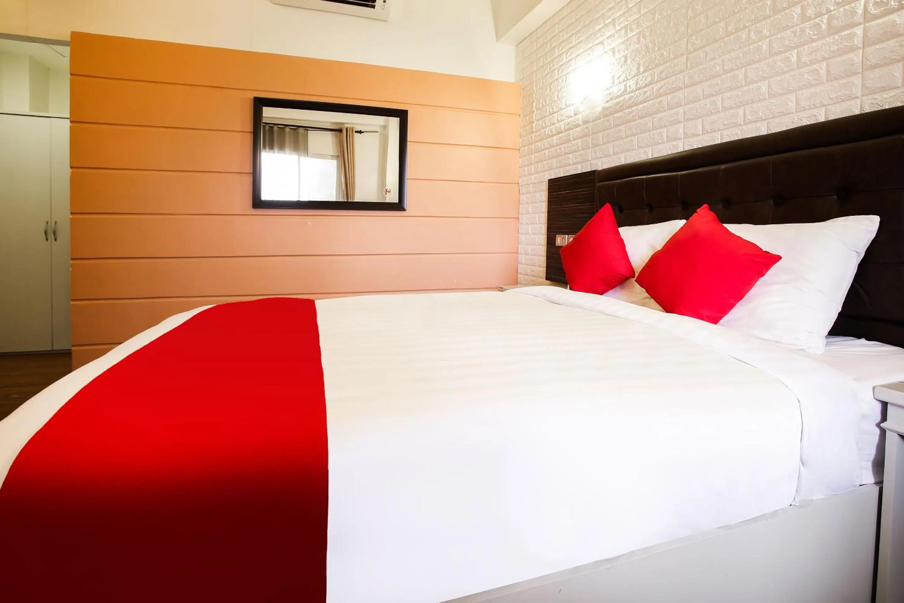 Photo of the whole room in Capital O 786 KWE Hotel and Resort.