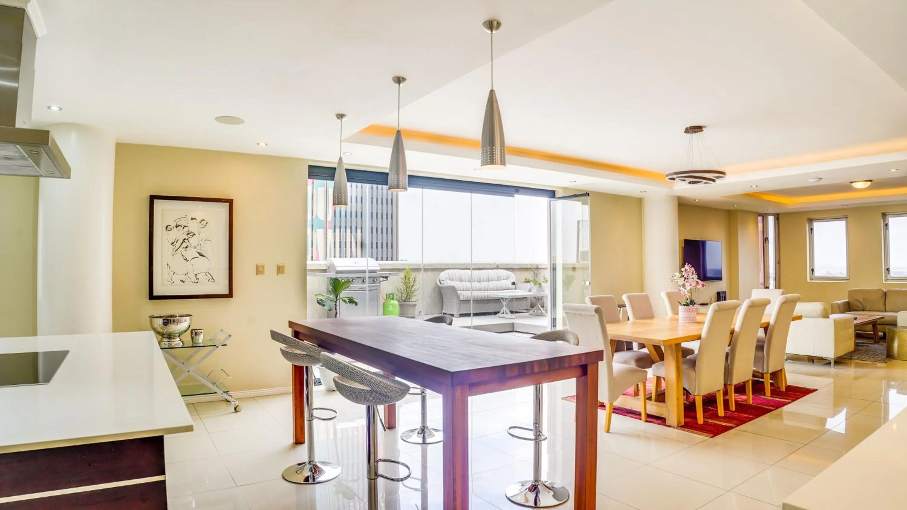 4 on Pritchard Luxury Suites