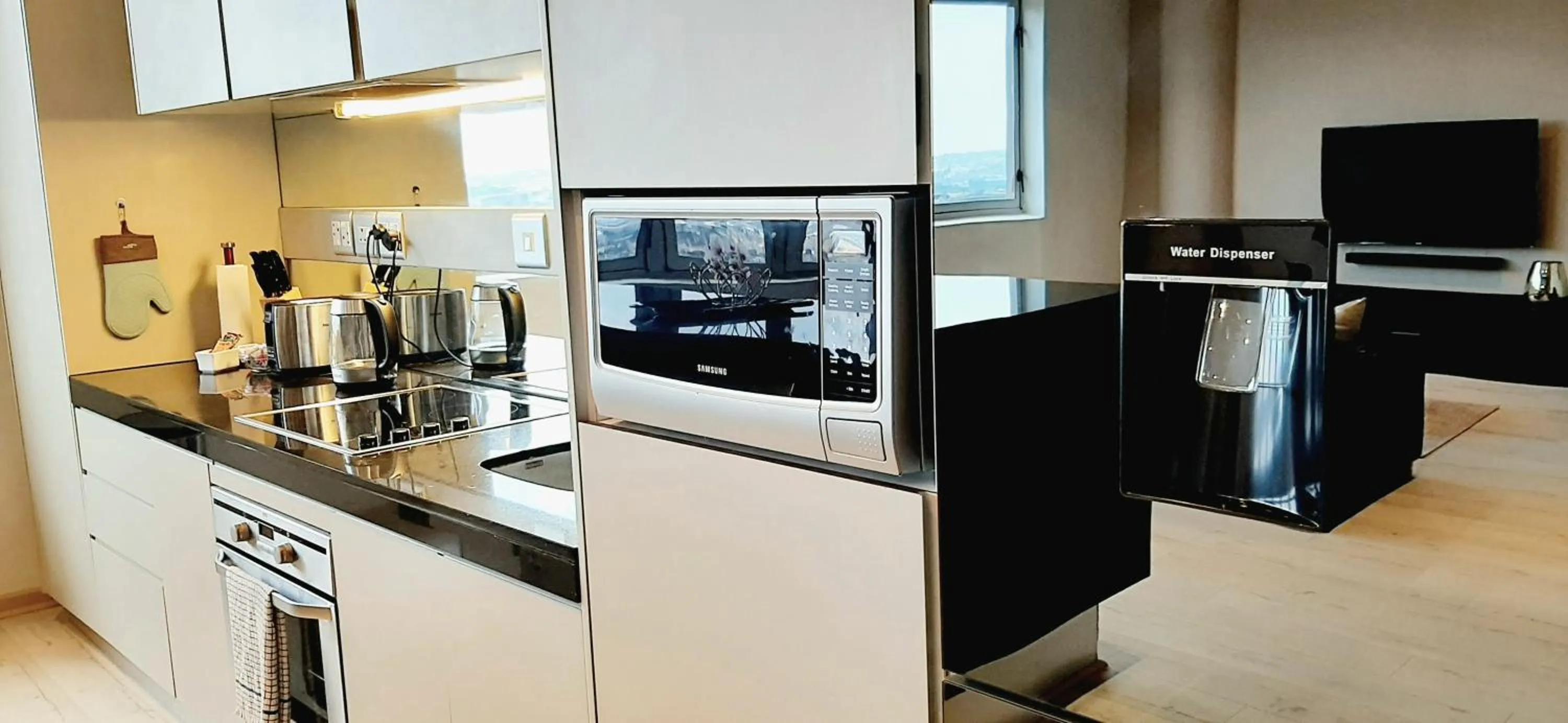 4 on Pritchard Luxury Suites