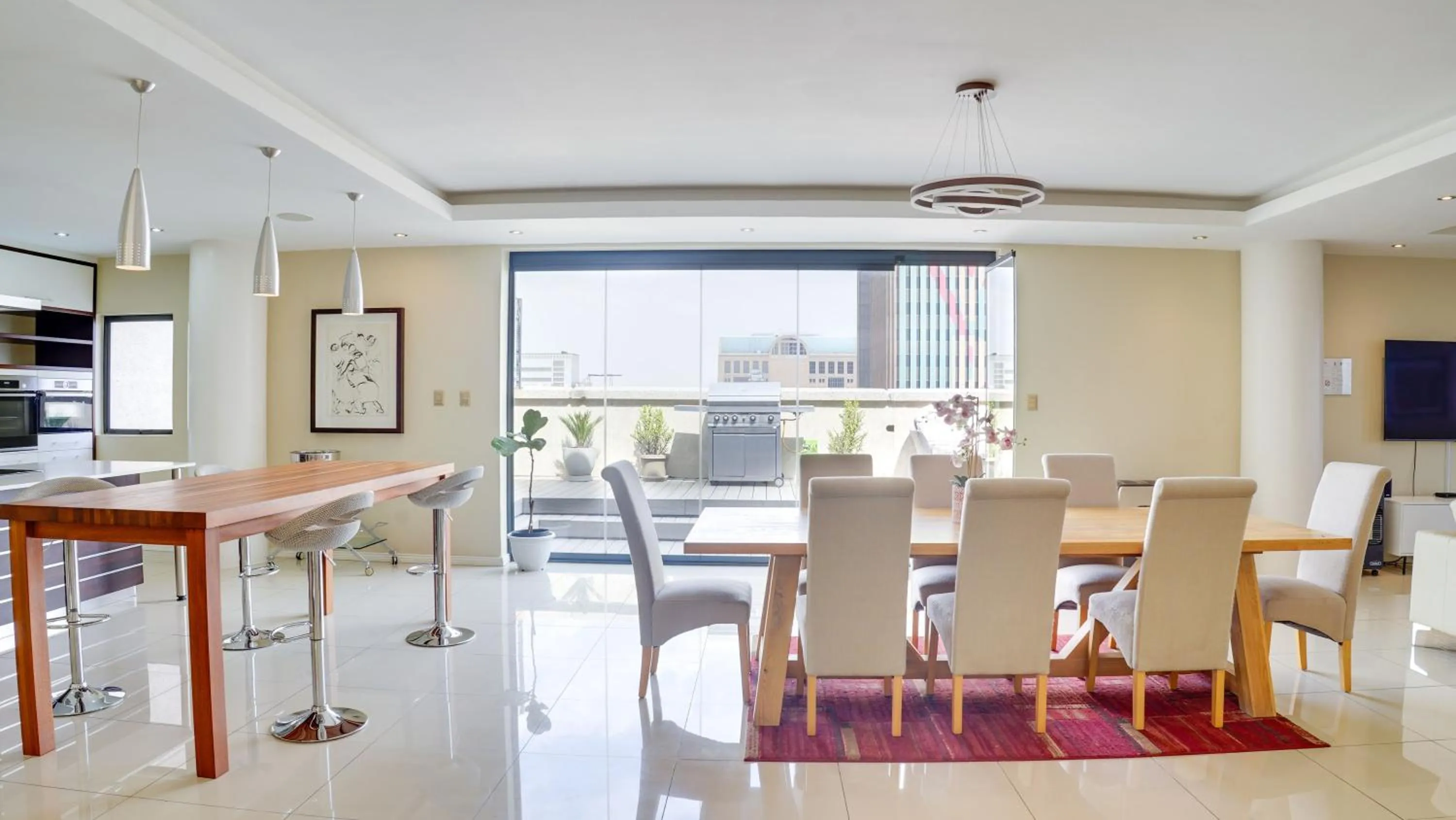 4 on Pritchard Luxury Suites