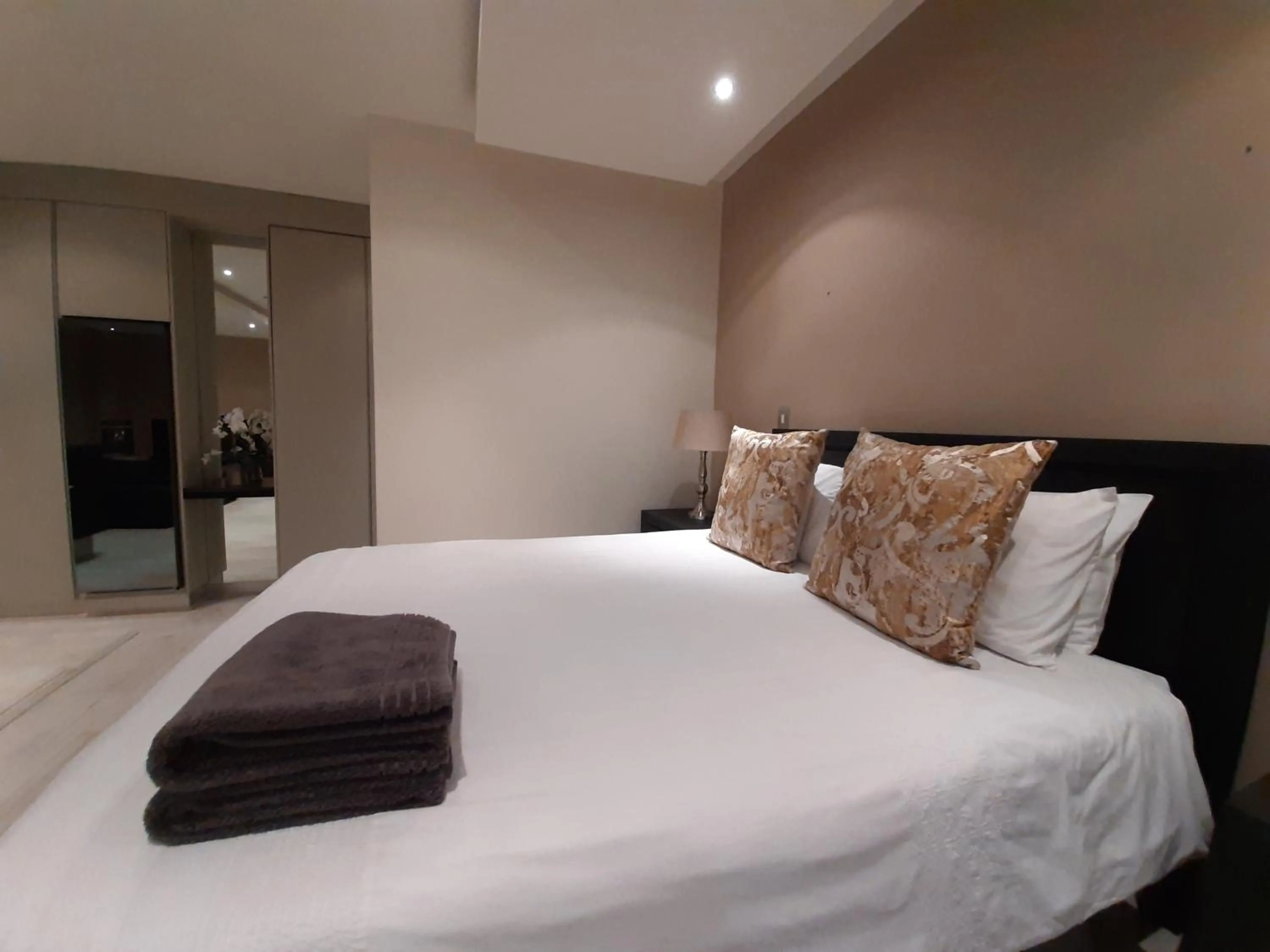 Bed in 4 on Pritchard Luxury Suites