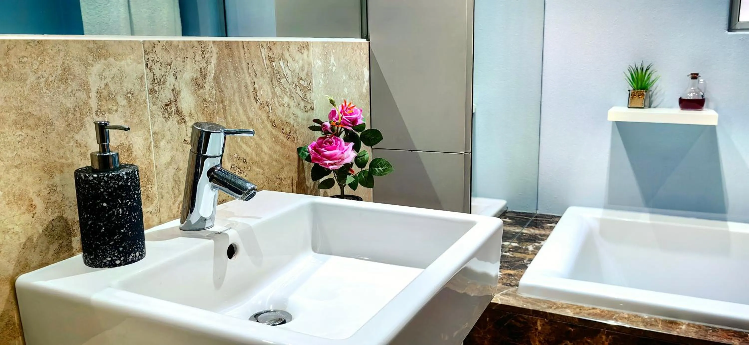 4 on Pritchard Luxury Suites