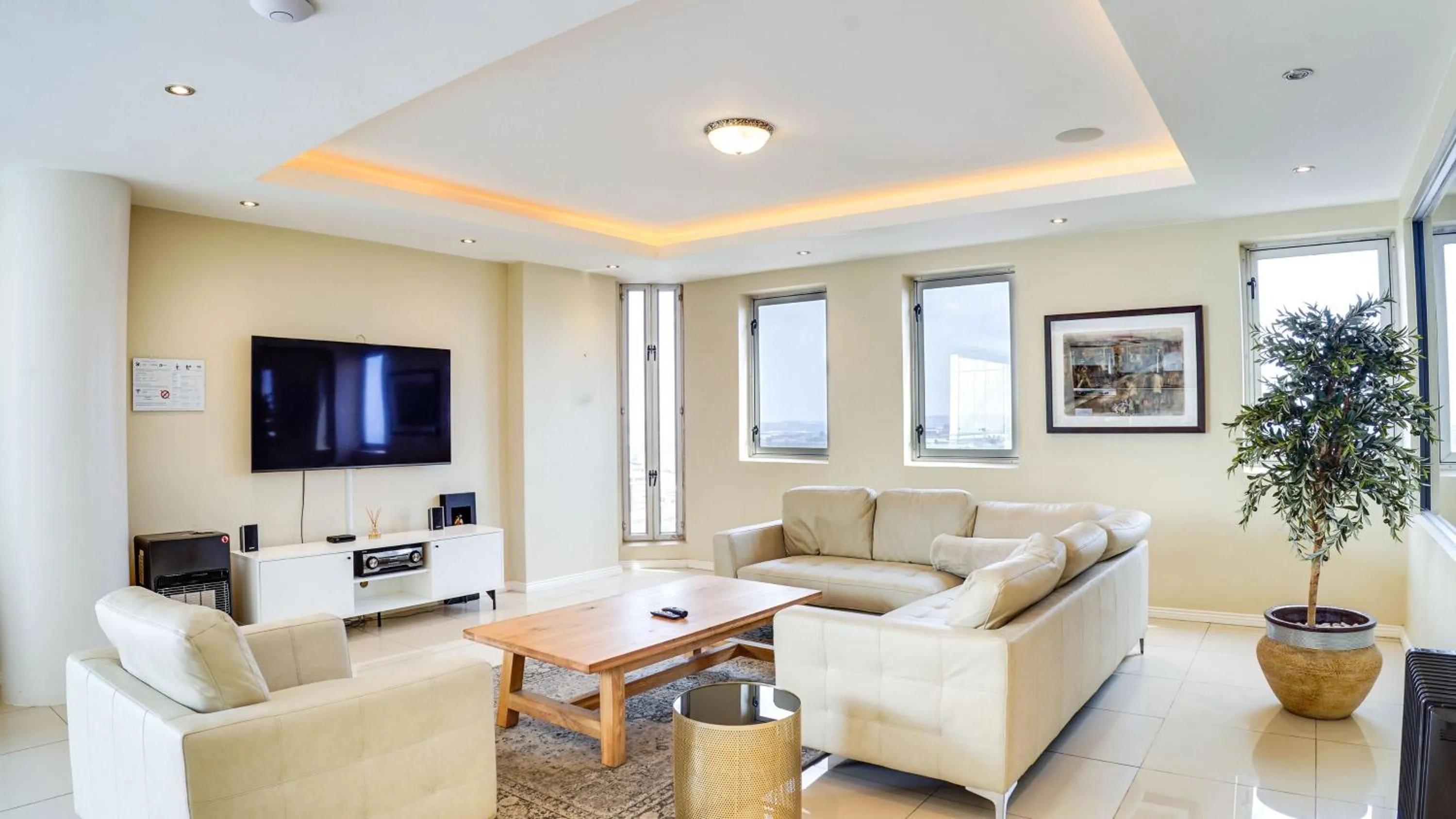 4 on Pritchard Luxury Suites