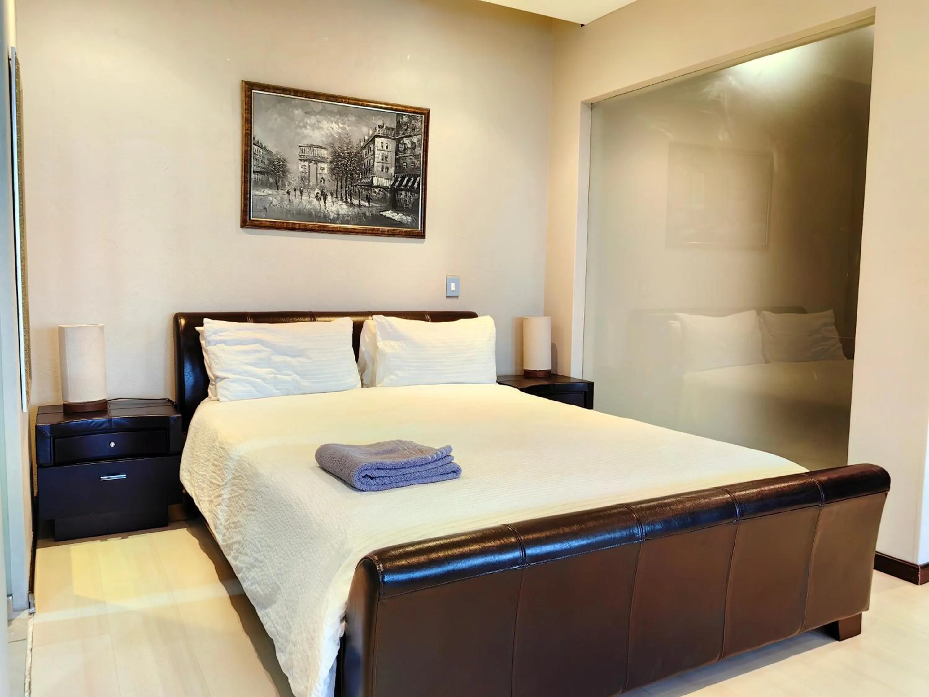 Bed in 4 on Pritchard Luxury Suites