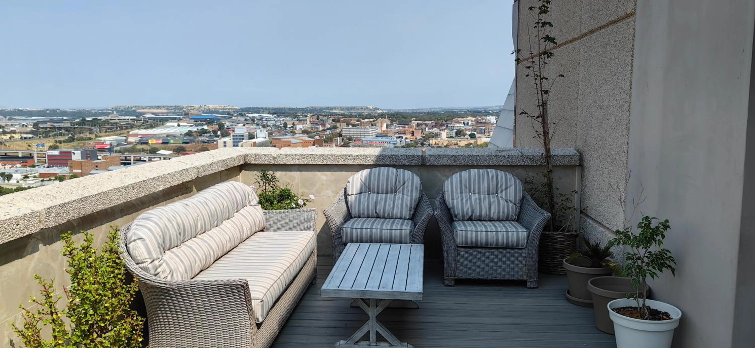 4 on Pritchard Luxury Suites