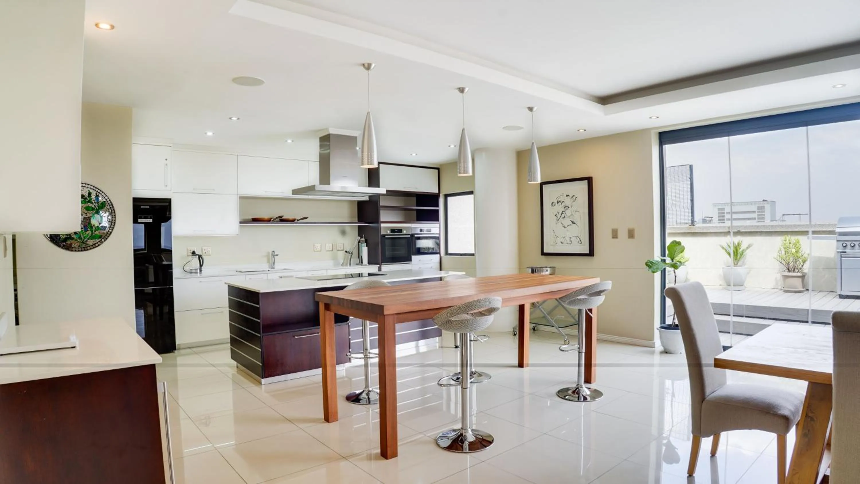 4 on Pritchard Luxury Suites