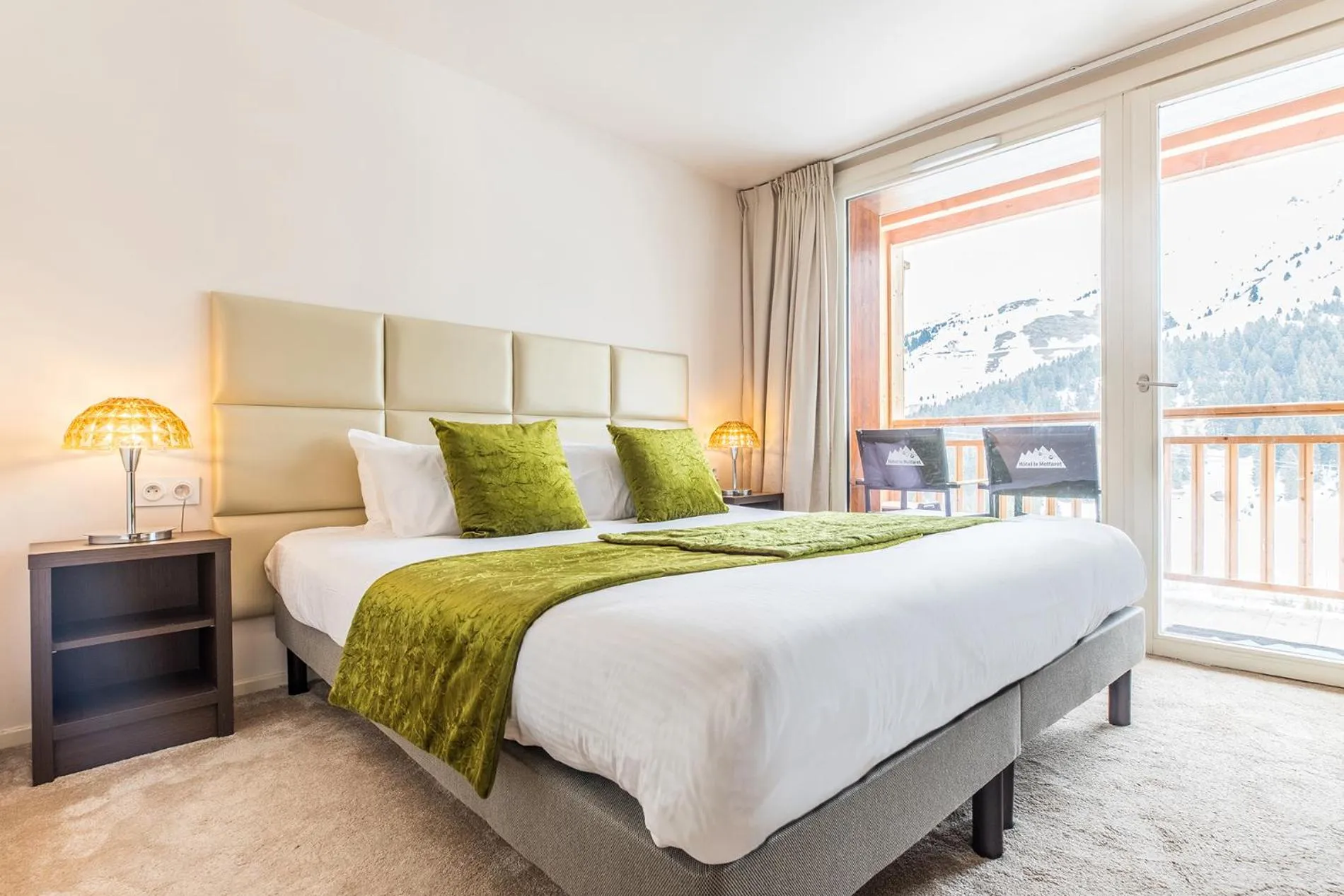 Bedroom, Bed in Madame Vacances Hôtel & Spa Le Mottaret