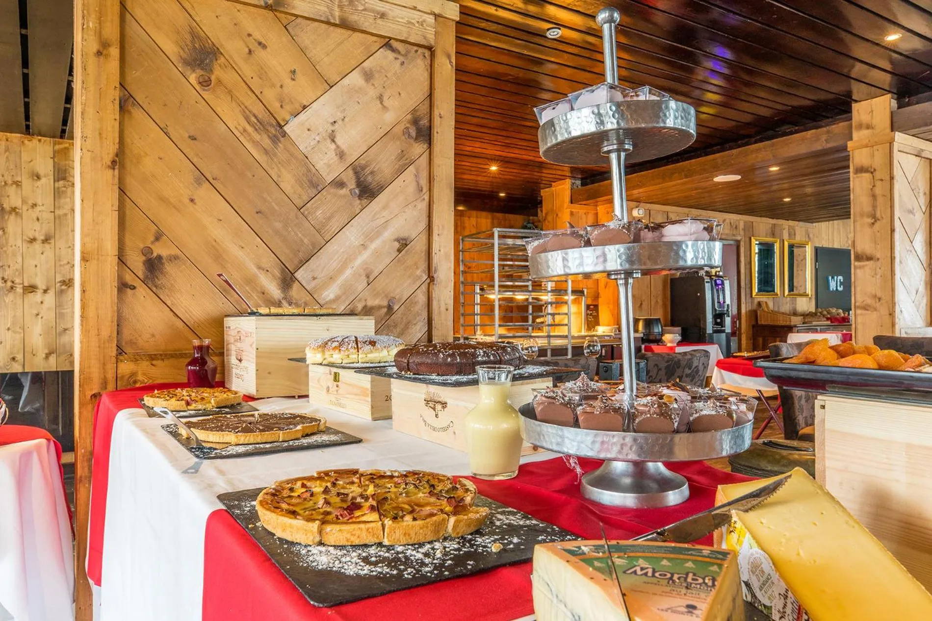 Restaurant/places to eat in Madame Vacances Hôtel & Spa Le Mottaret