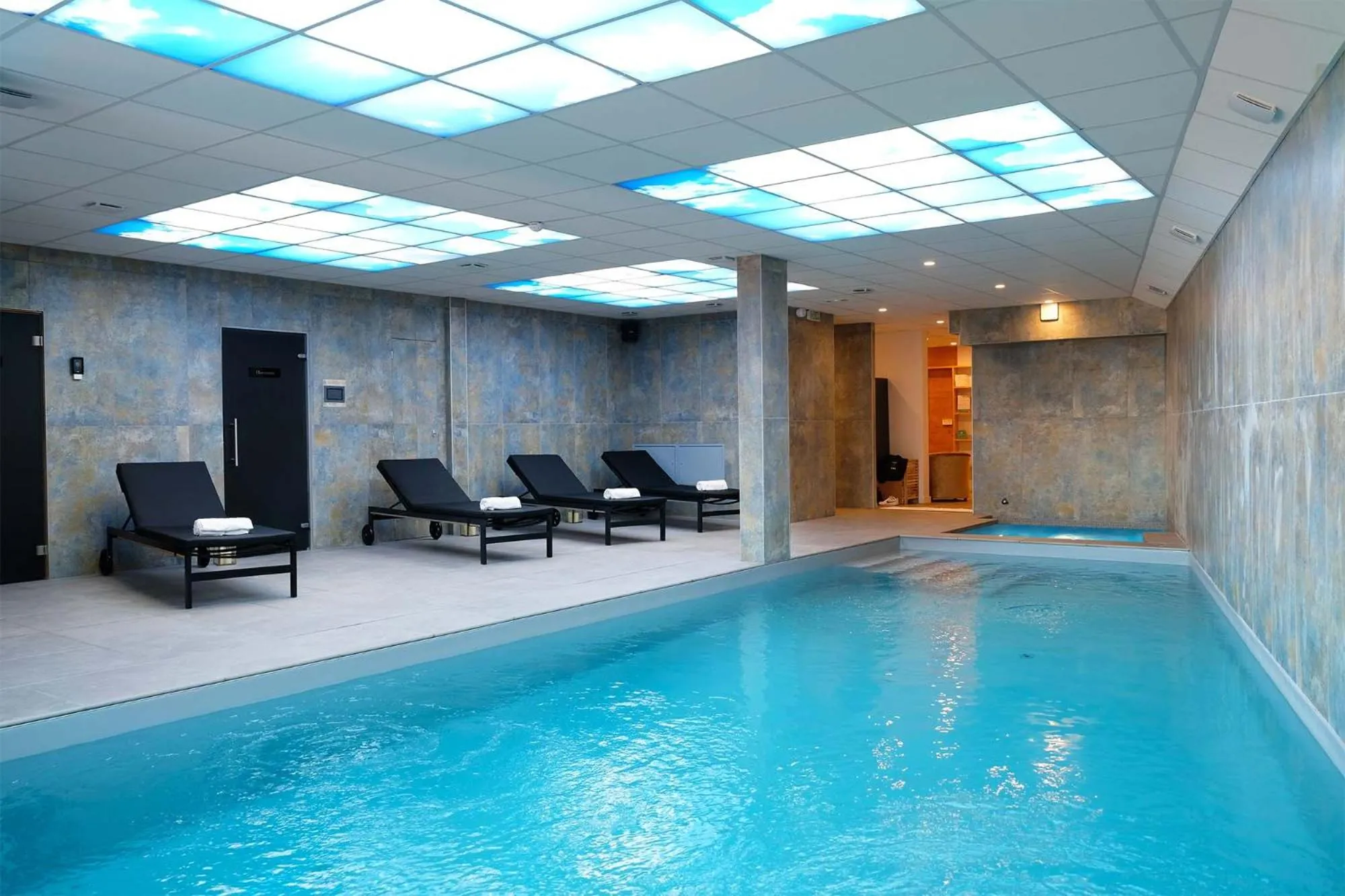 Swimming pool in Madame Vacances Hôtel & Spa Le Mottaret