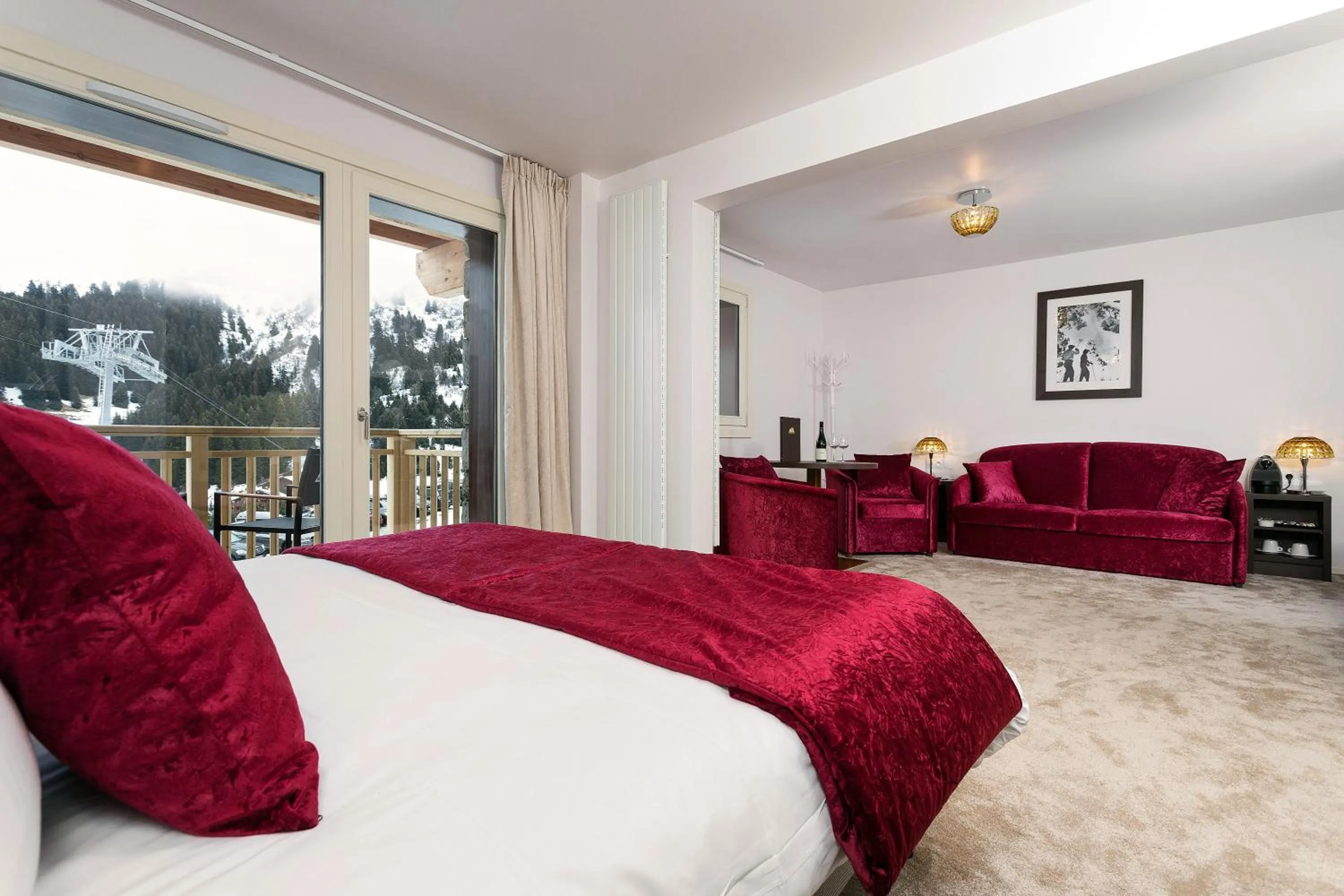 Bedroom, Bed in Madame Vacances Hôtel & Spa Le Mottaret