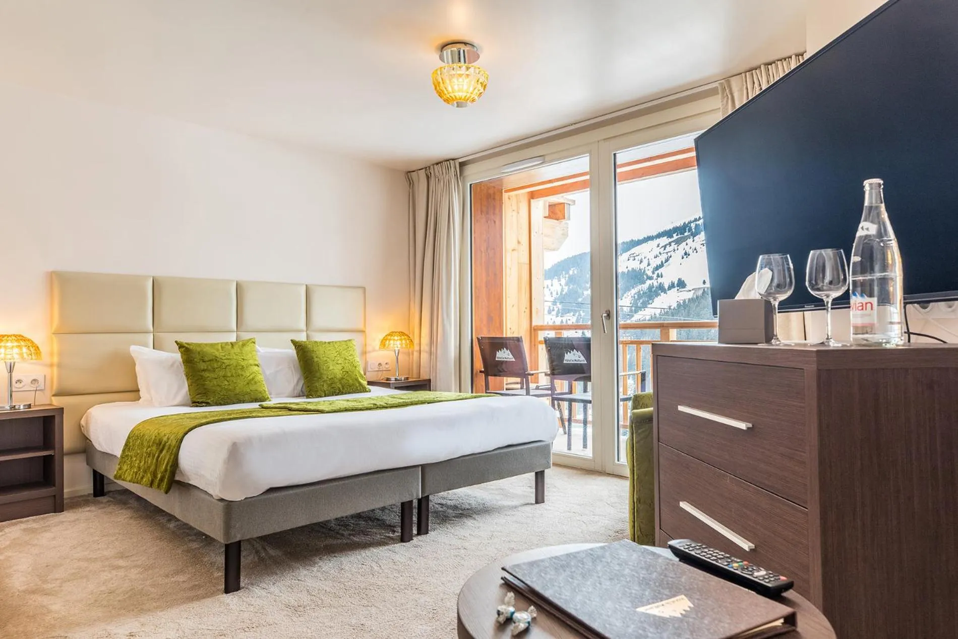 Bedroom, Bed in Madame Vacances Hôtel & Spa Le Mottaret