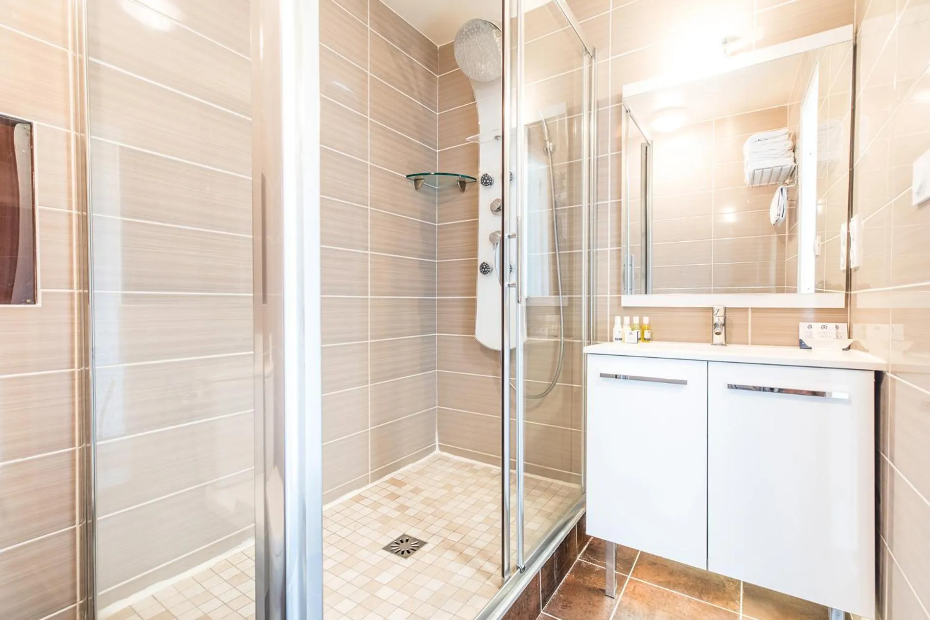 Bathroom in Madame Vacances Hôtel & Spa Le Mottaret