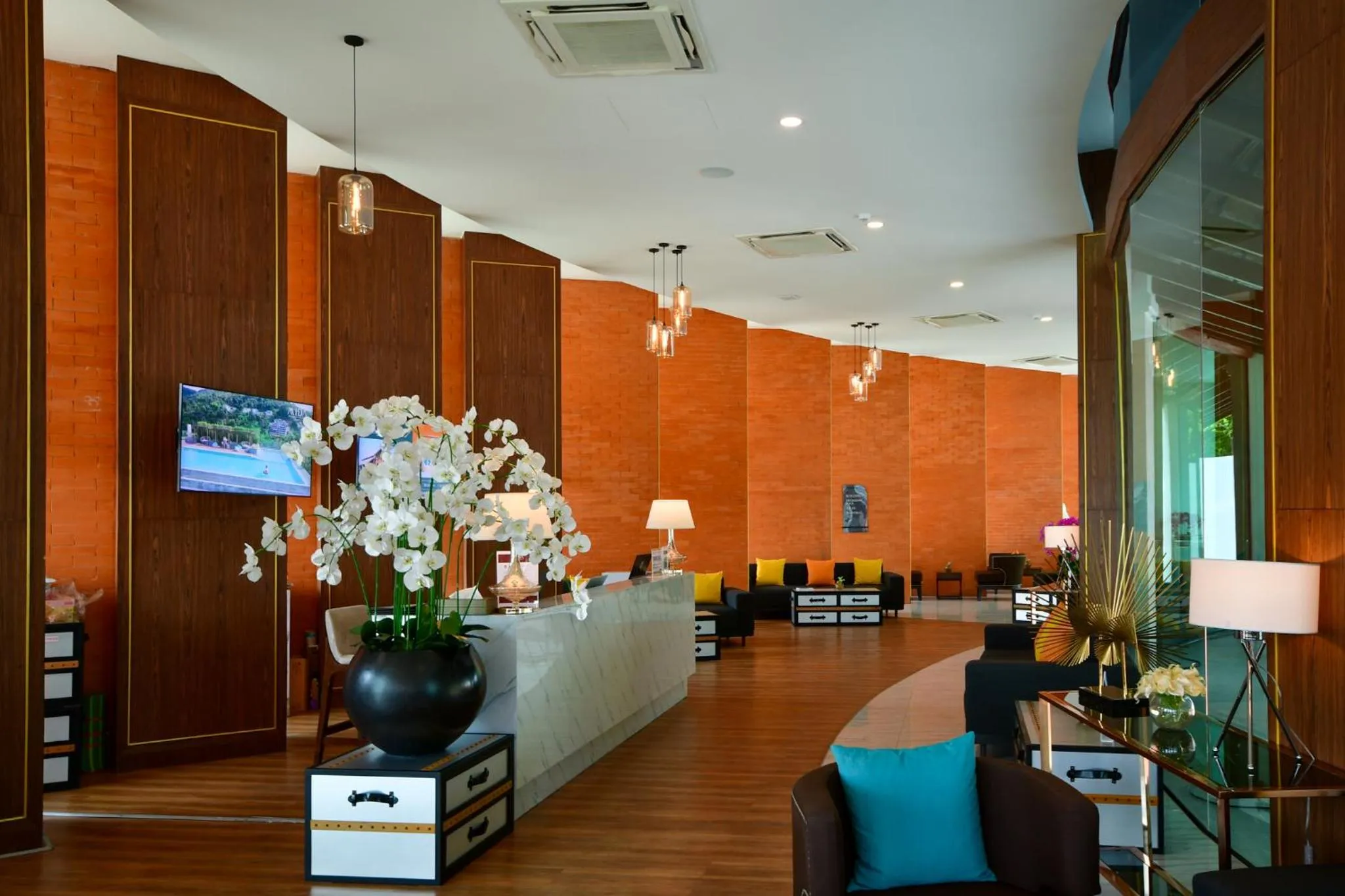 Lobby or reception in Mida Grande Resort Phuket Official Account