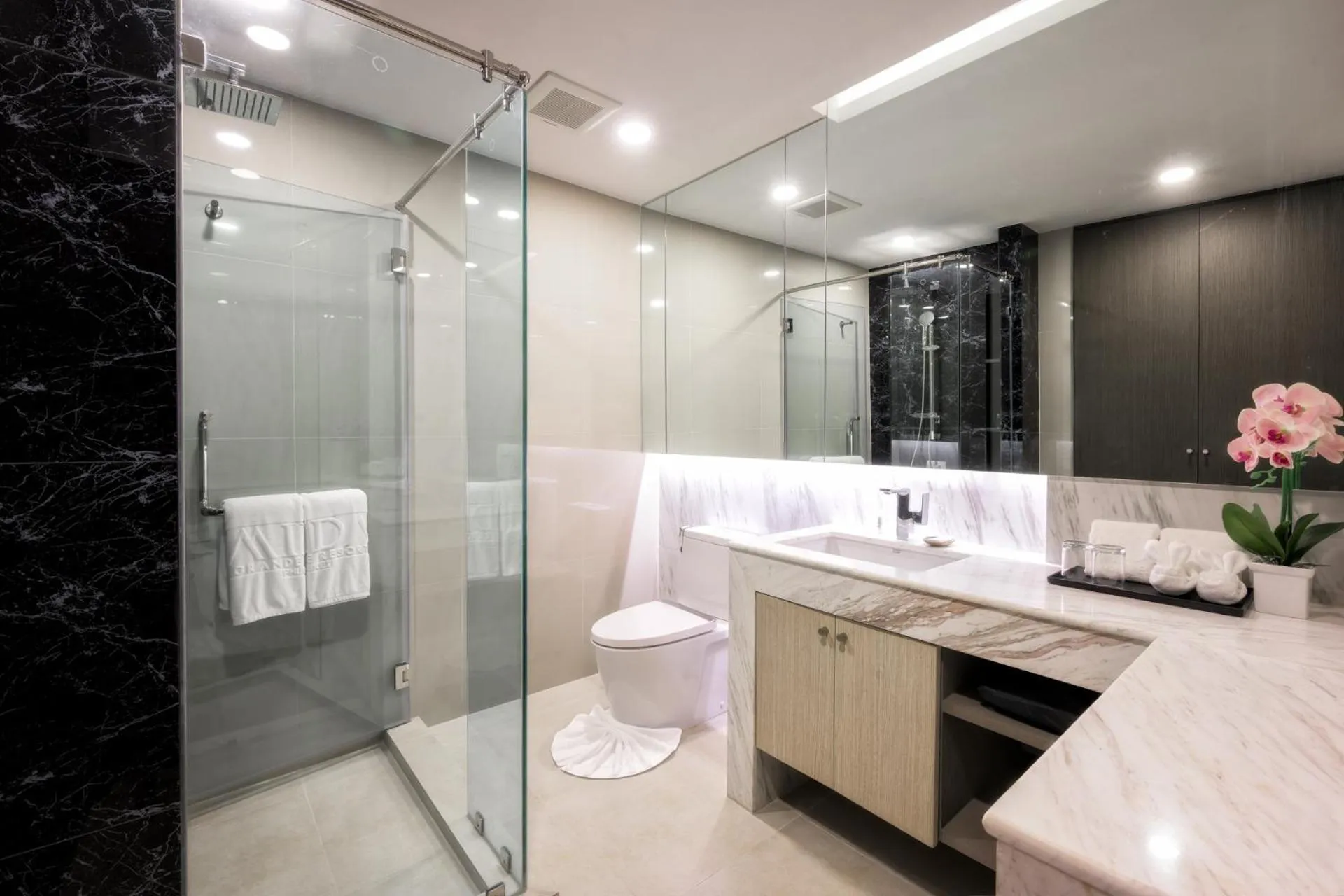 Bathroom in Mida Grande Resort Phuket Official Account