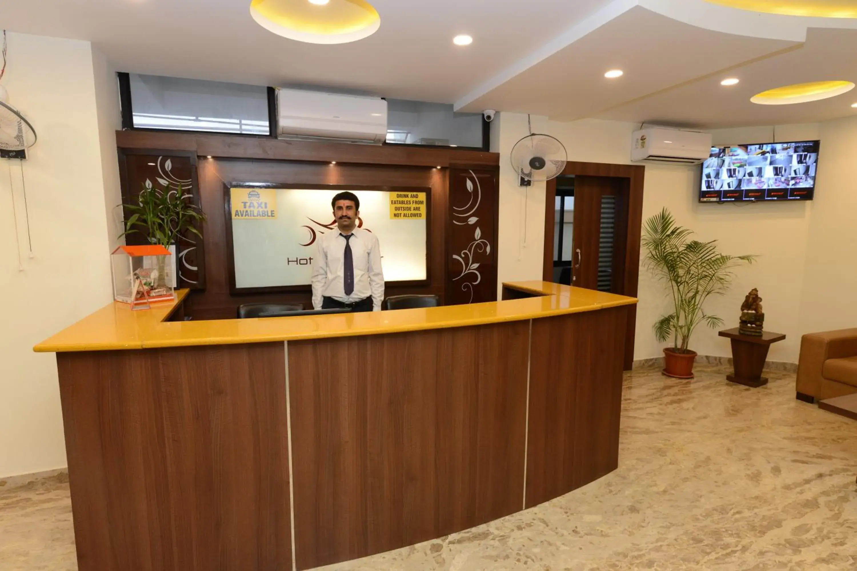 Lobby or reception in Hotel Sanobar Lobby or reception in Hotel Sanobar