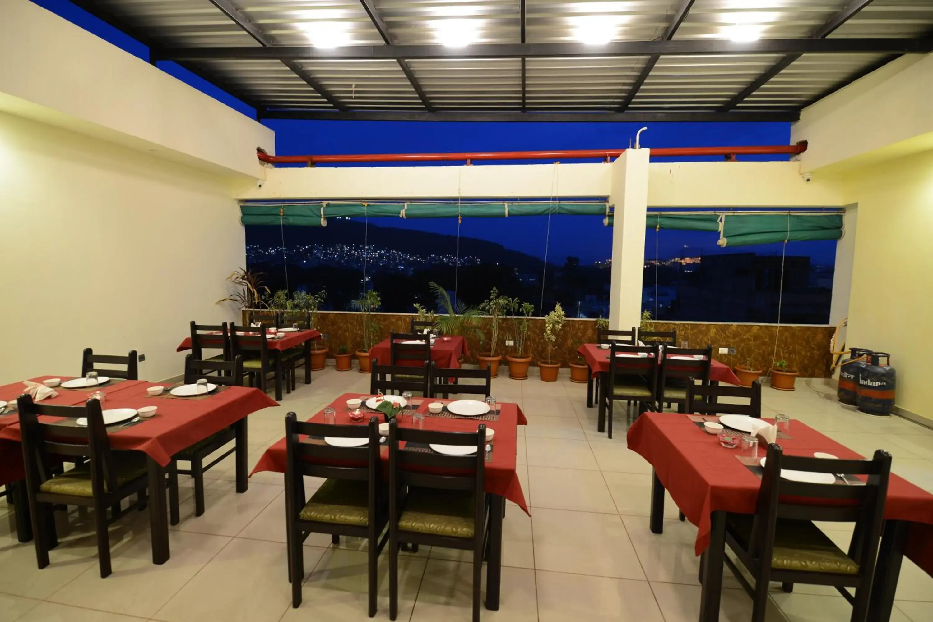Restaurant/places to eat in Hotel Sanobar Restaurant/places to eat in Hotel Sanobar
