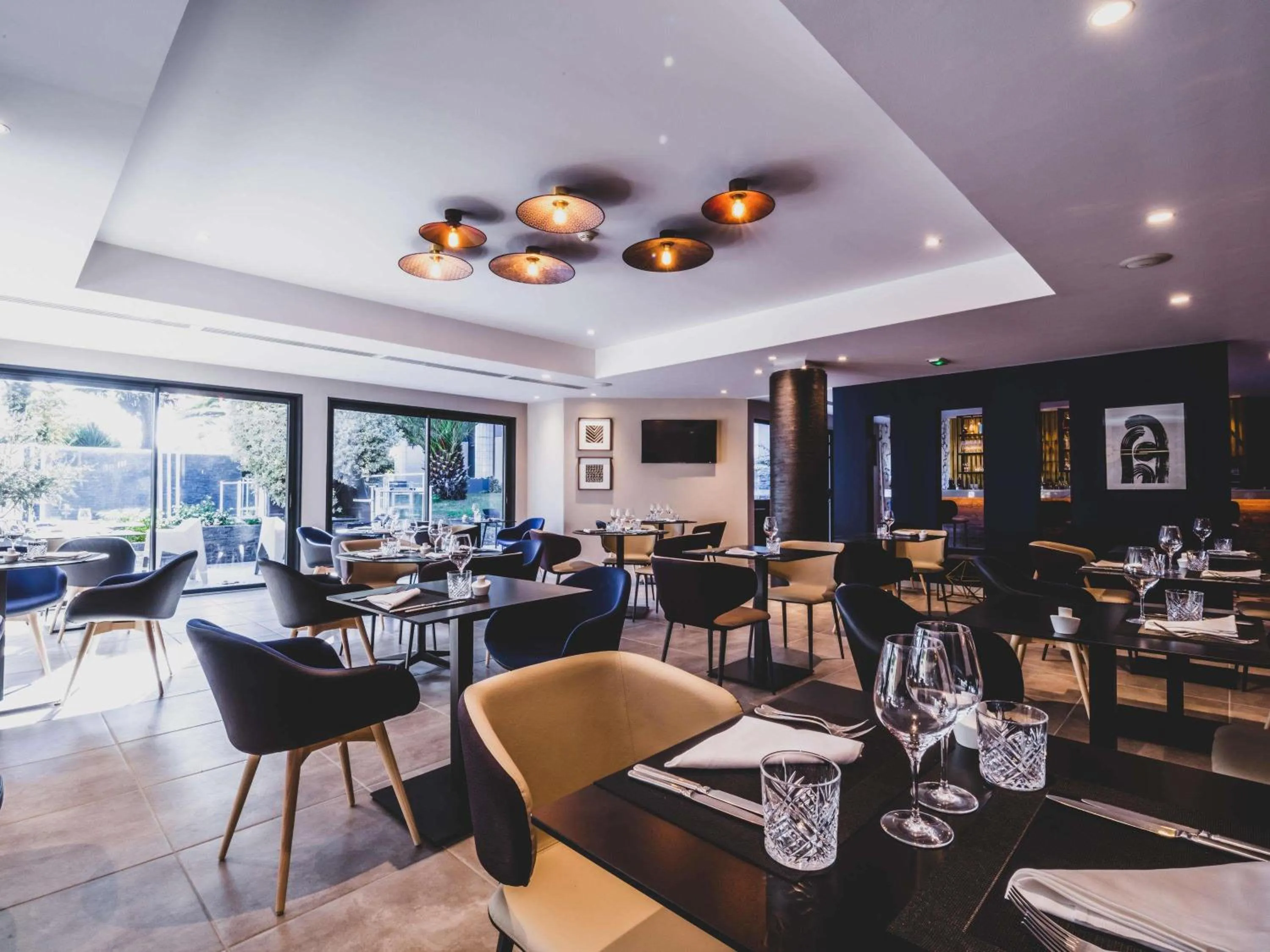 Restaurant/places to eat in Mercure Pau Palais des Sports