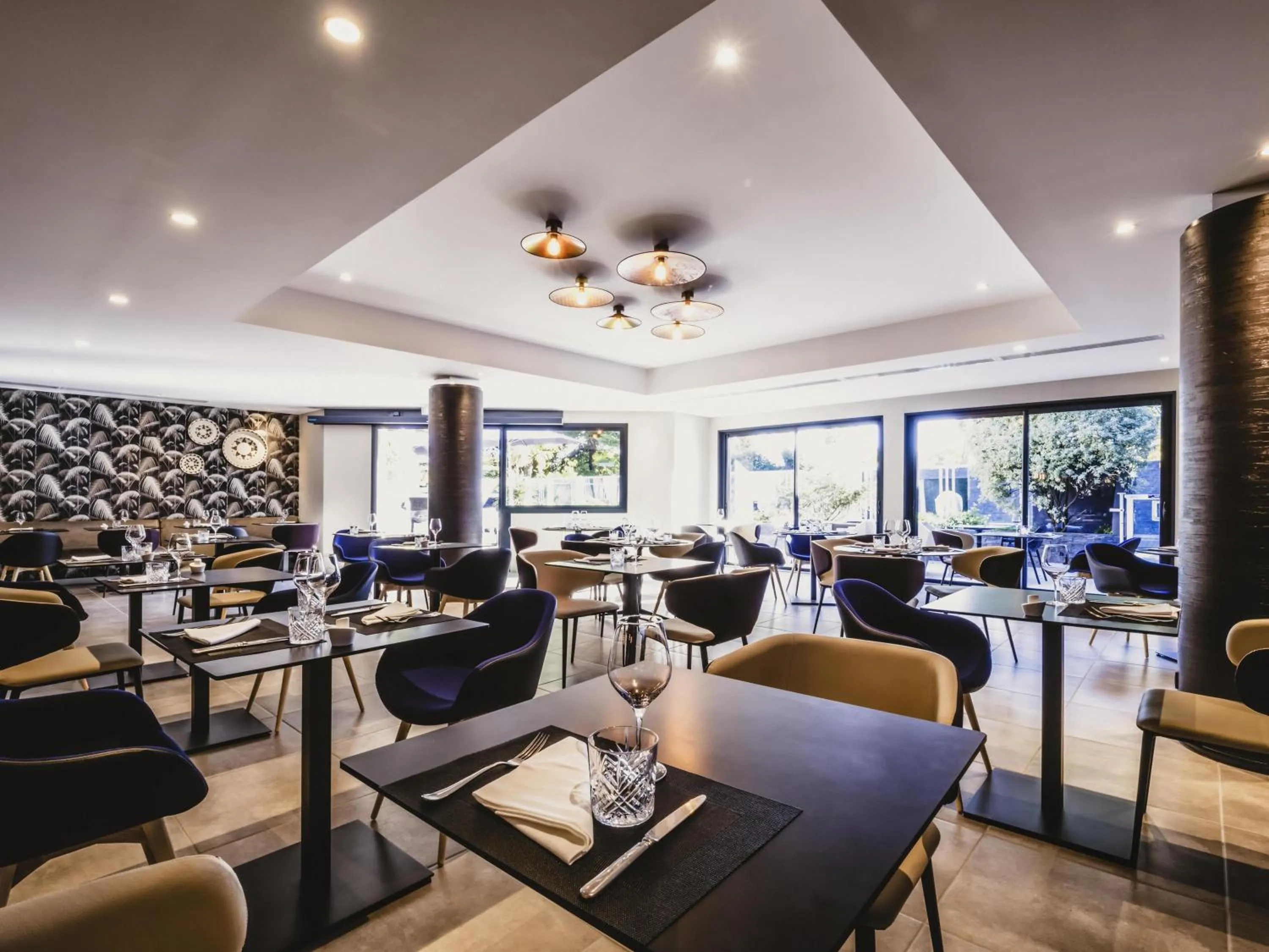 Restaurant/places to eat in Mercure Pau Palais des Sports