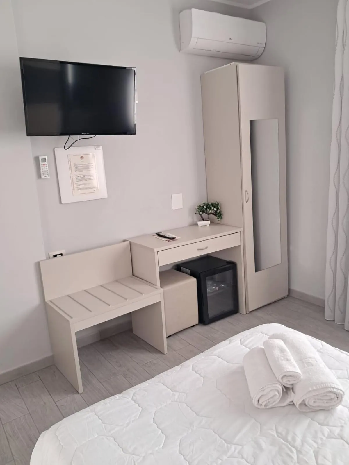 TV and multimedia, Bed in Hotel Palace Gioia Tauro