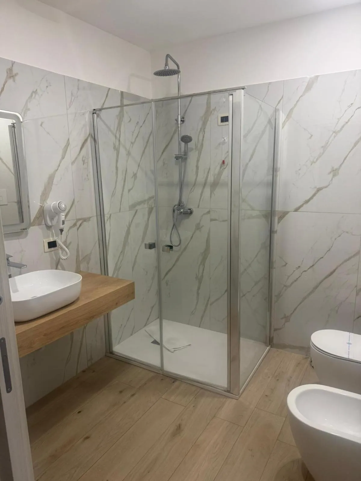 Shower in Hotel Palace Gioia Tauro