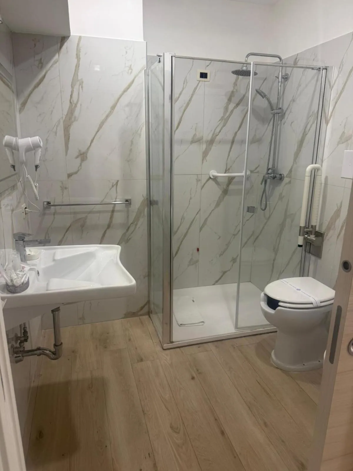 Shower in Hotel Palace Gioia Tauro