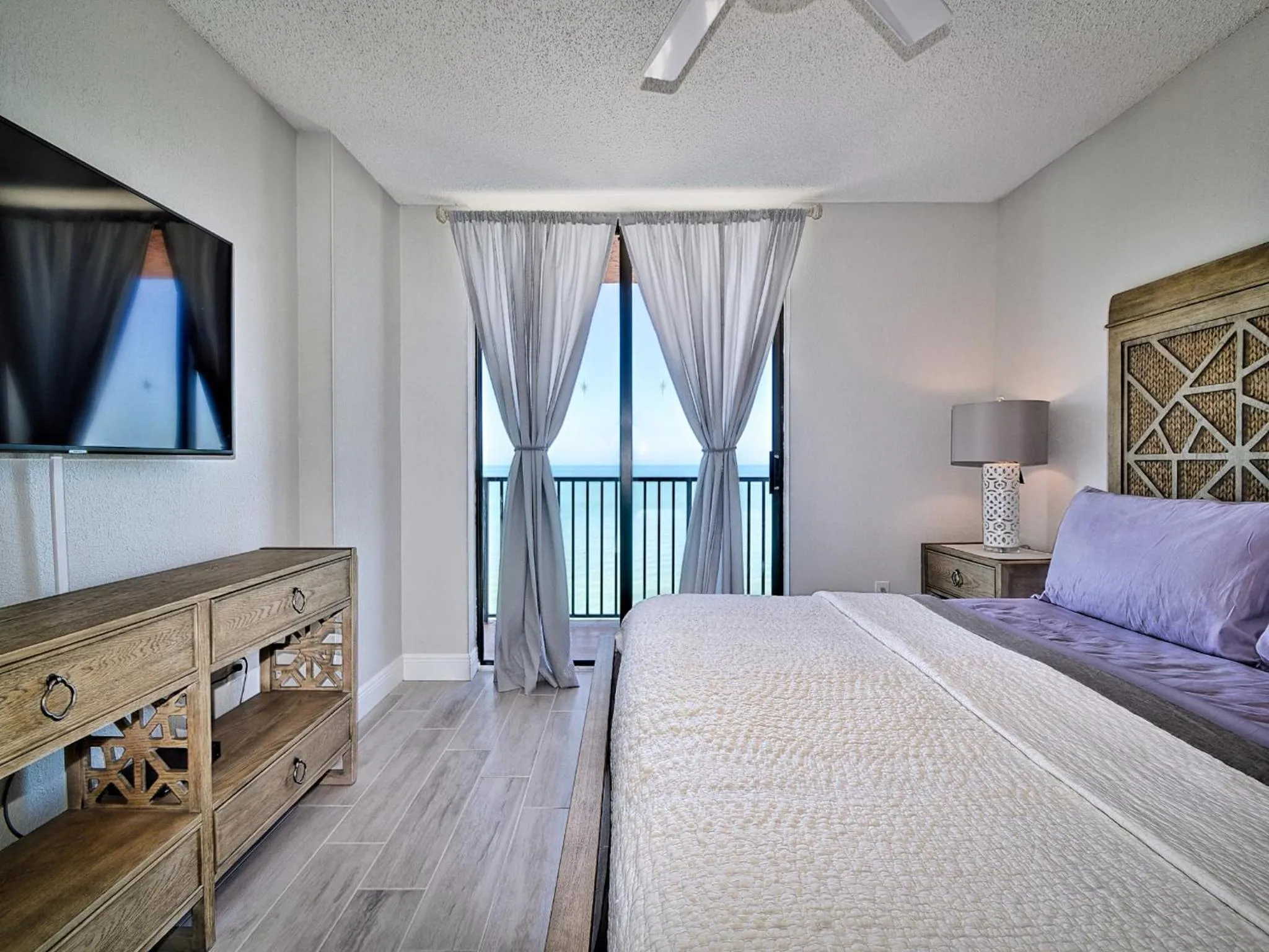 Madeira Towers 802 Renovated Madeira Towers Beachfront 2 Bedroom 2 Bathroom Condo 23143