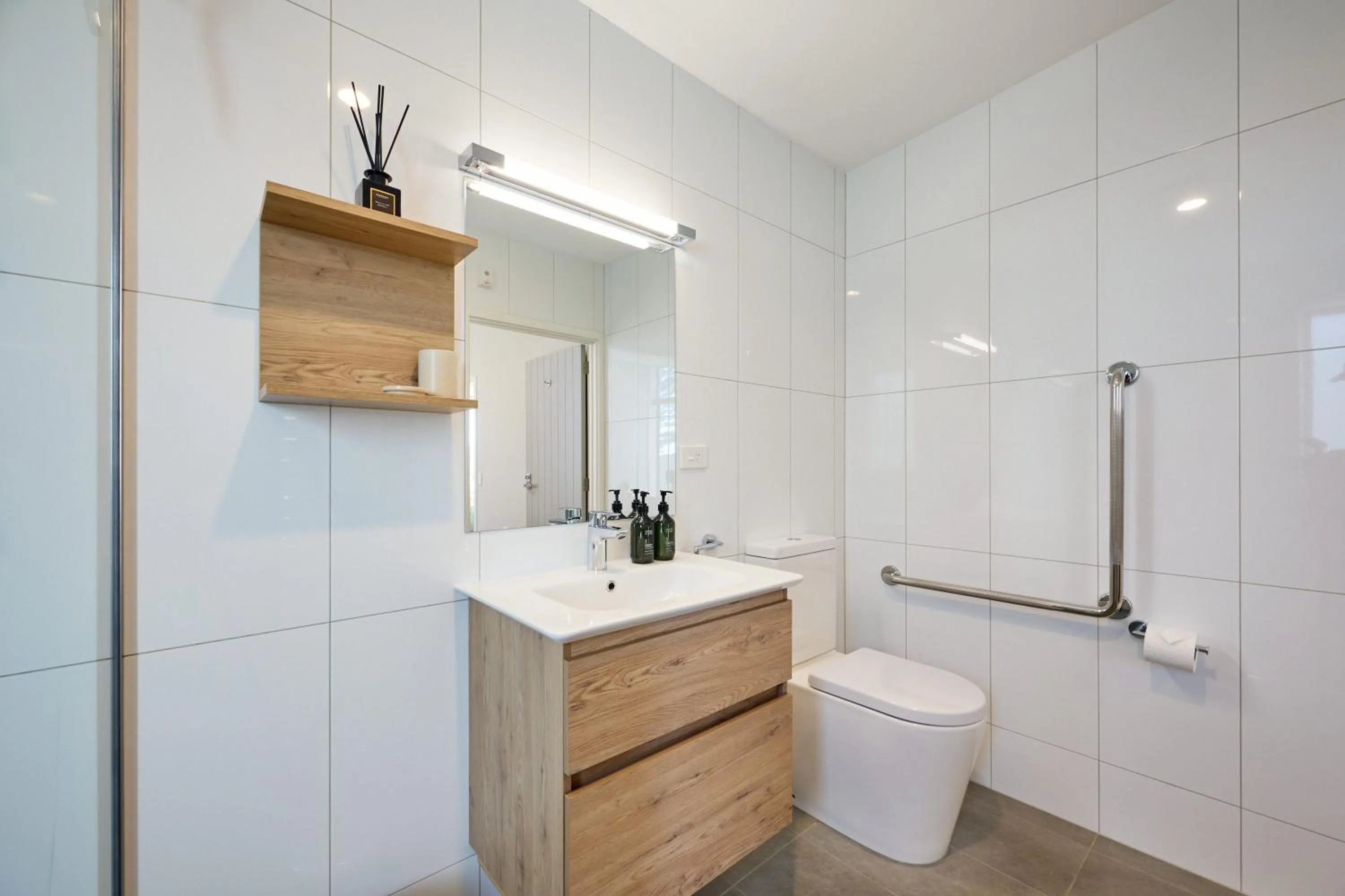 Bathroom in Shearwater Apartments