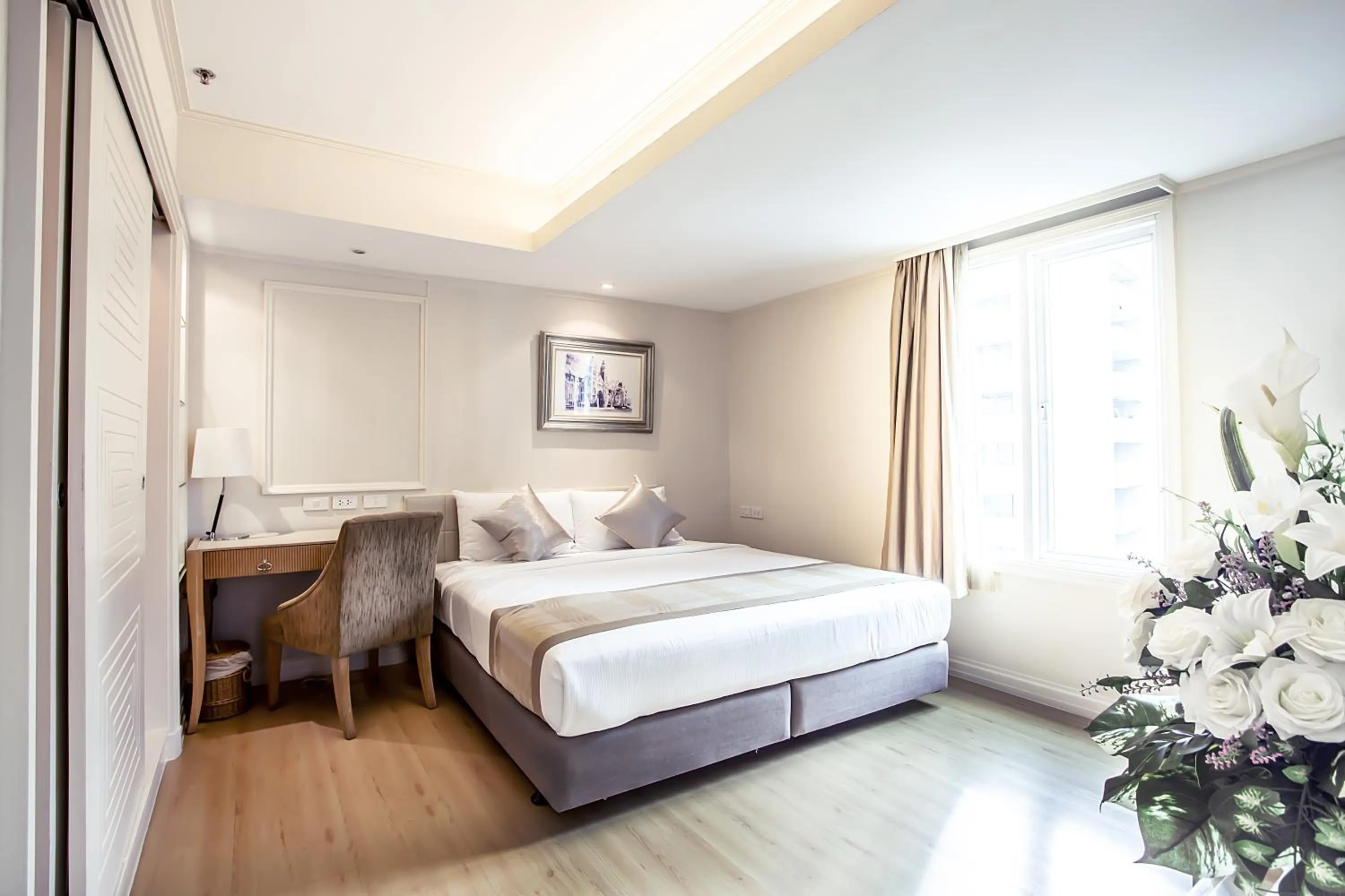 Photo of the whole room, Bed in Hope Land Hotel Sukhumvit 24