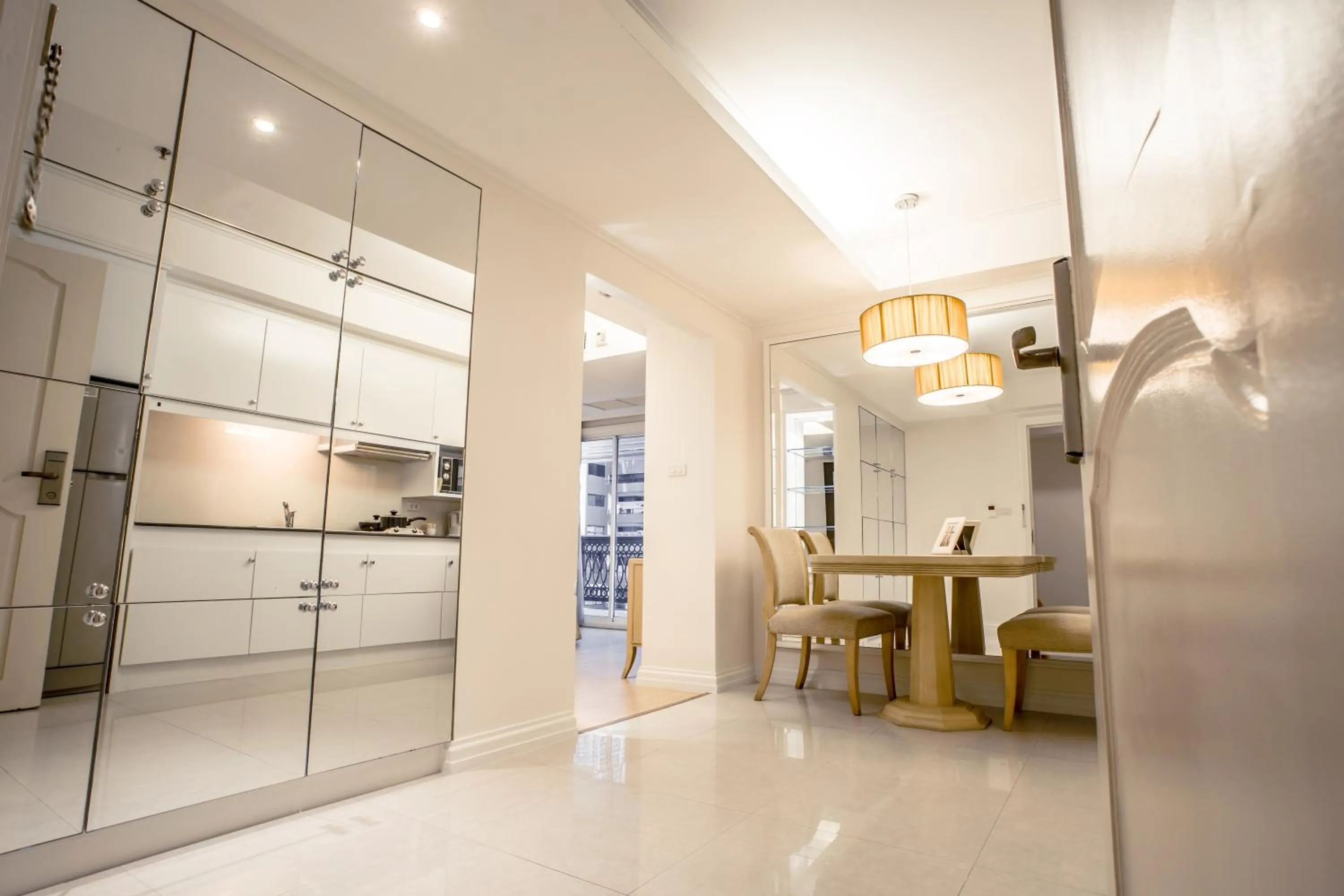 Seating area in Hope Land Hotel Sukhumvit 24